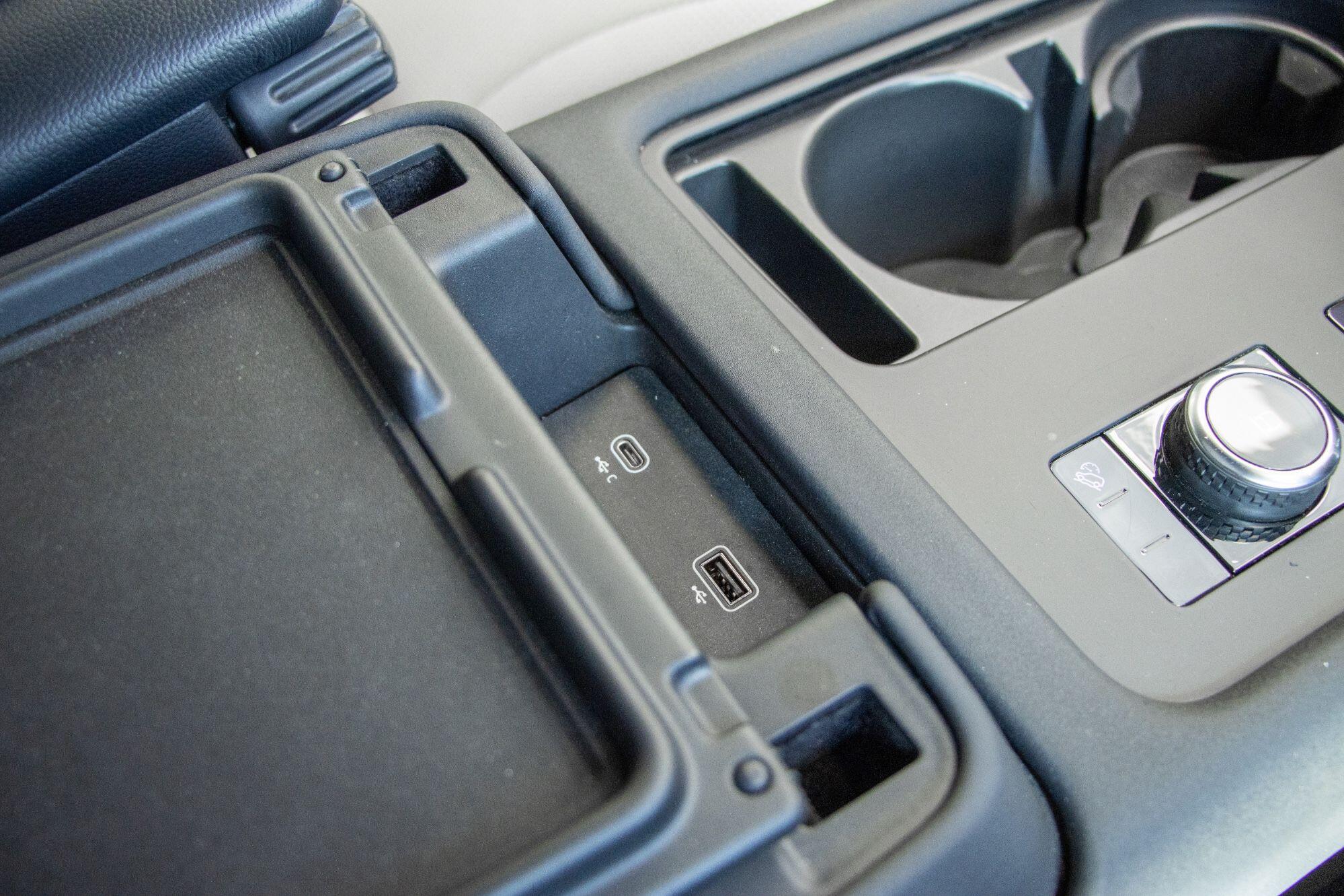 Land Rover Discovery view 40