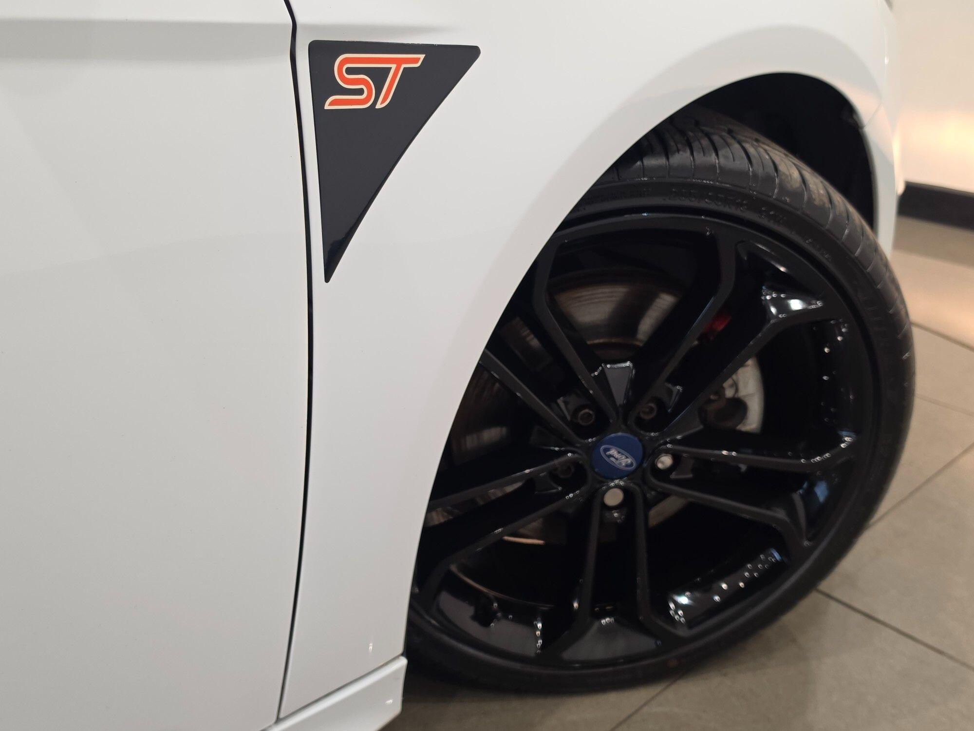 Ford Focus view 8