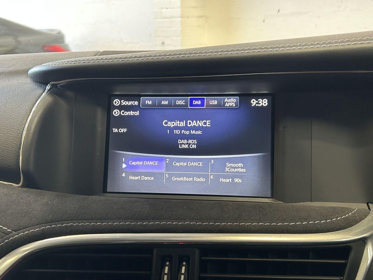 Infiniti Q30 view 37