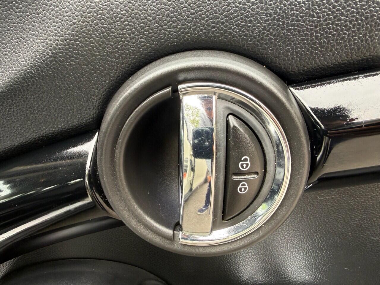 Mini Cooper view 16