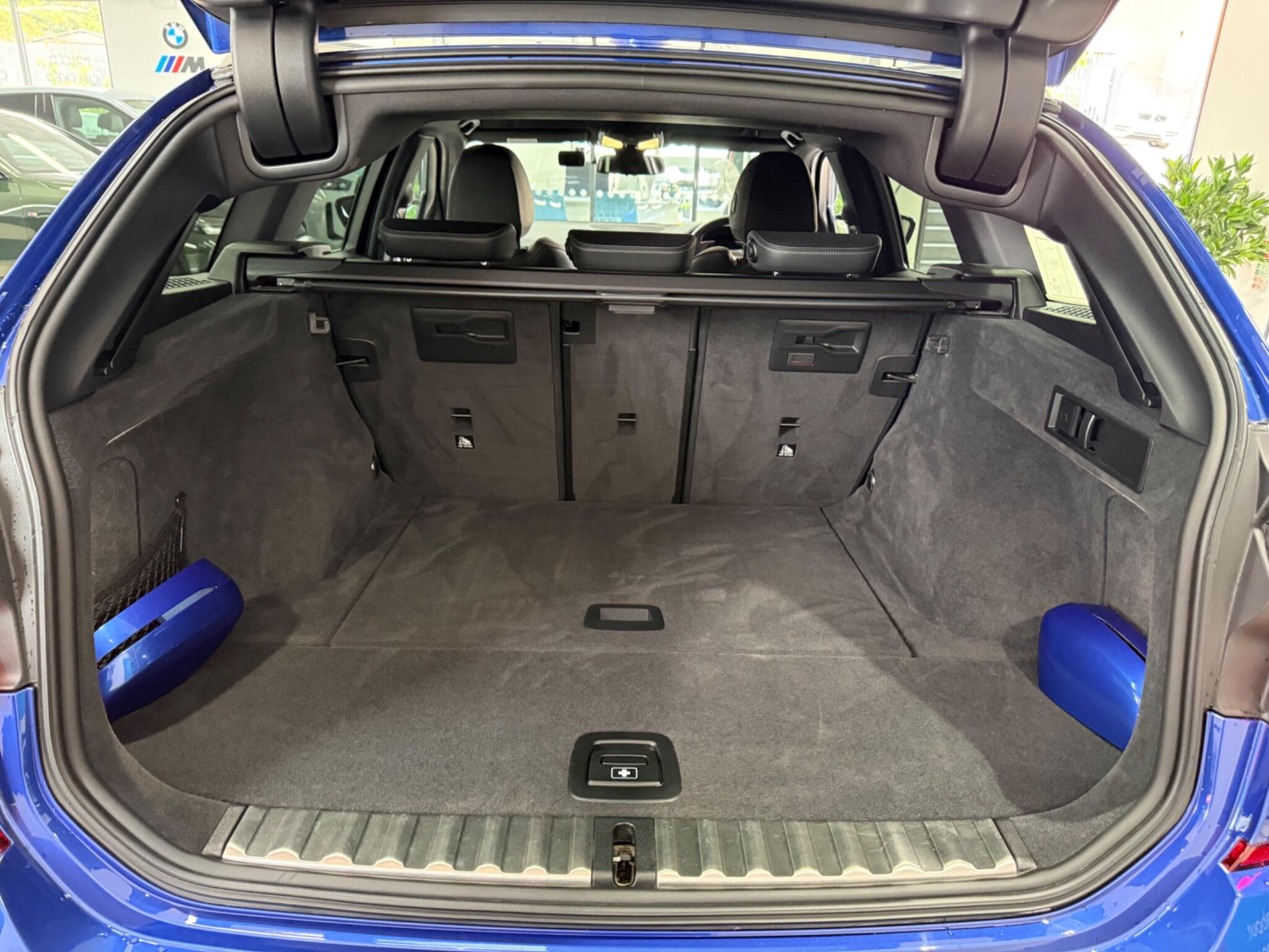 BMW 3 Series view 40