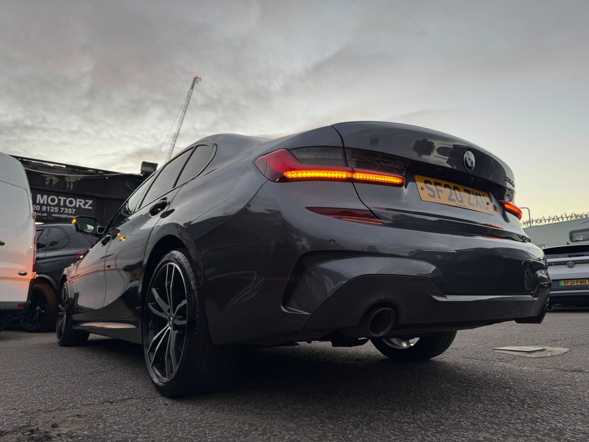 BMW 3 Series view 14