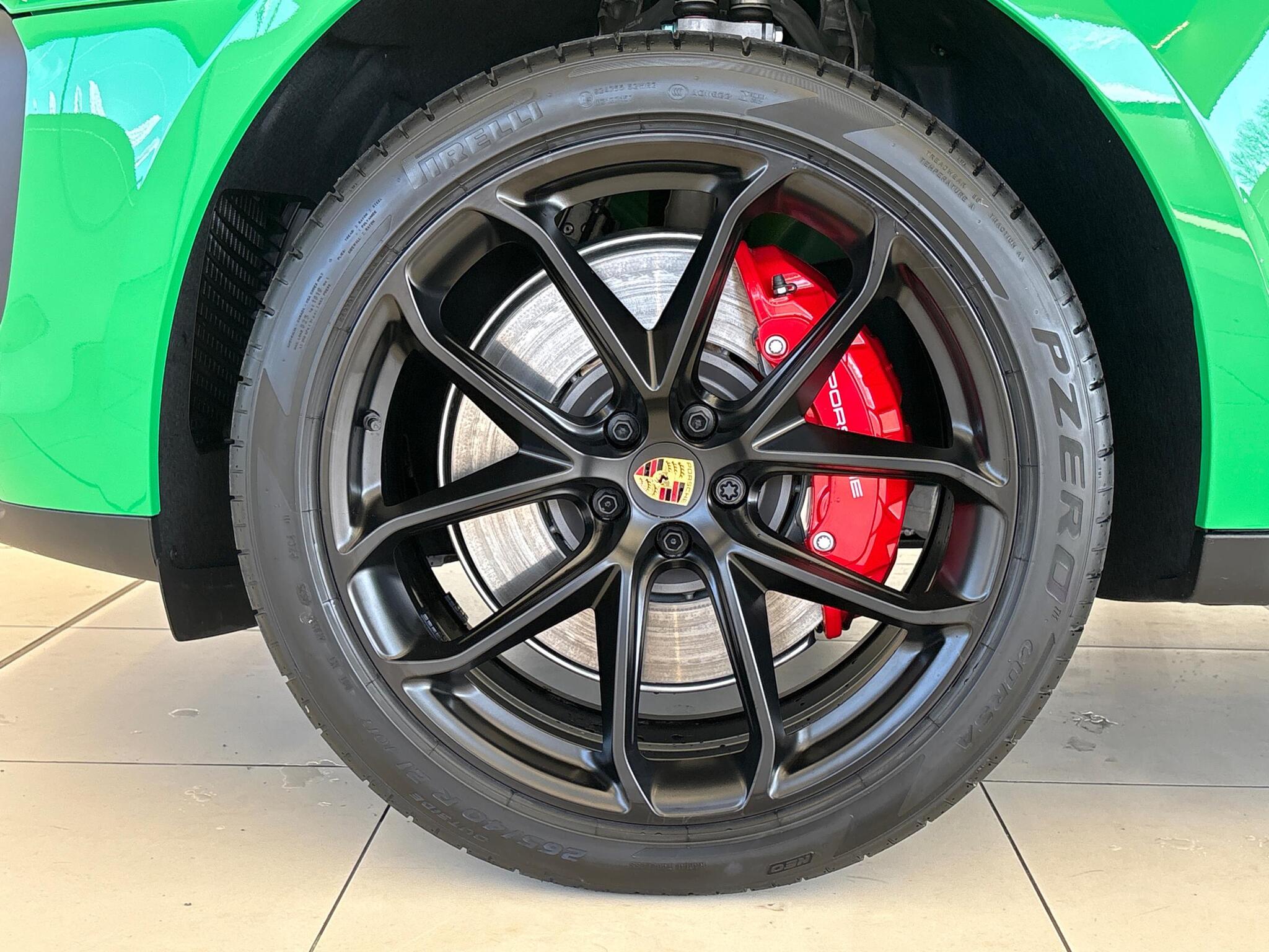 Porsche Macan view 25