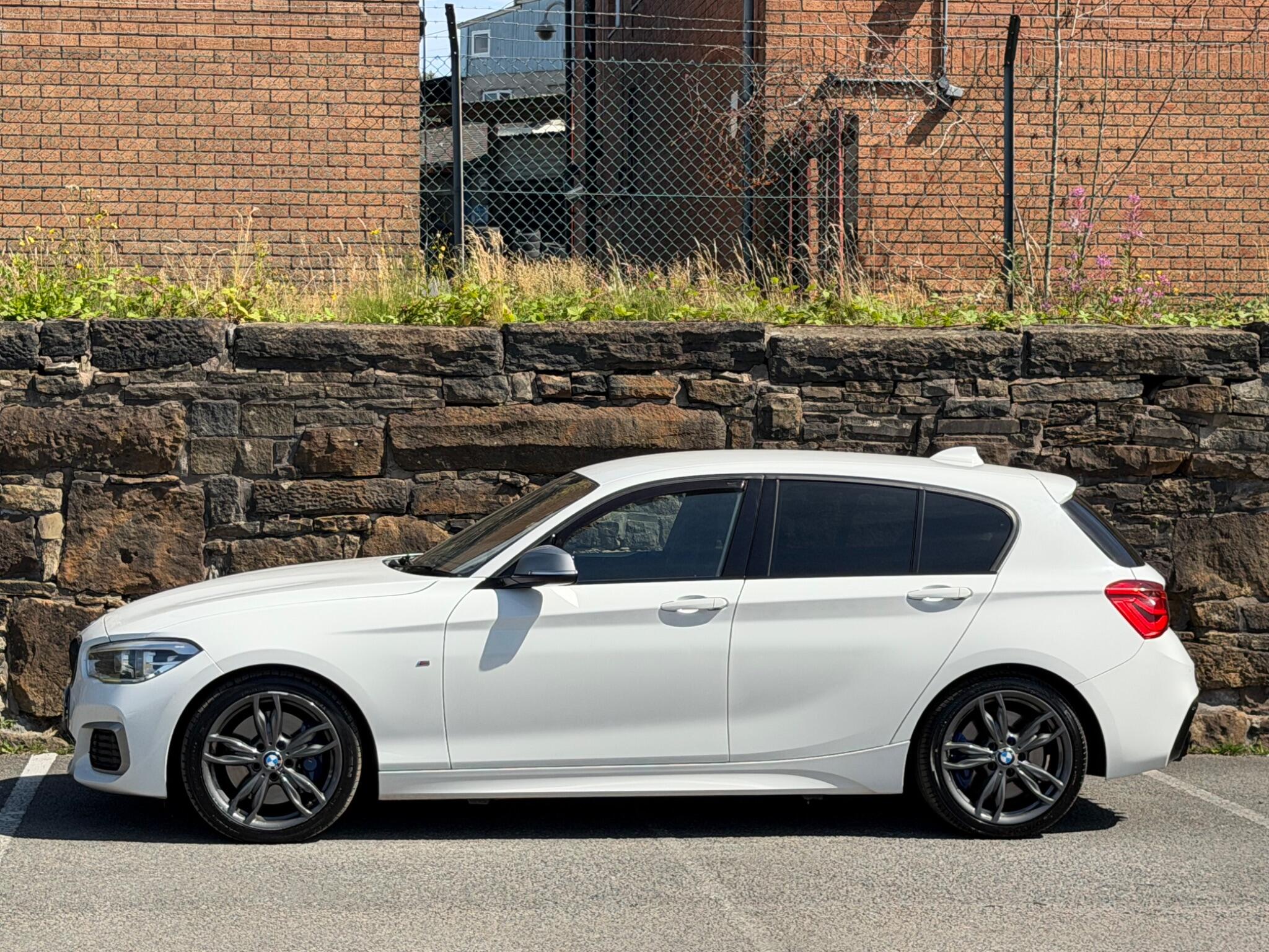 BMW 1 Series view 4