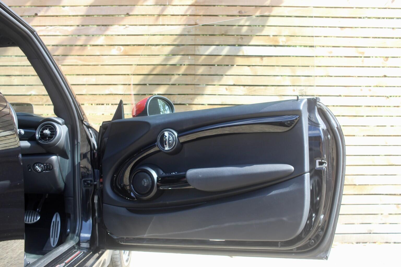 Mini Hatch view 27