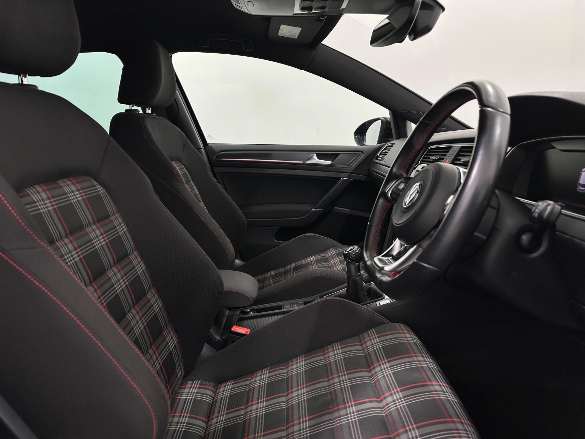 Volkswagen Golf view 33