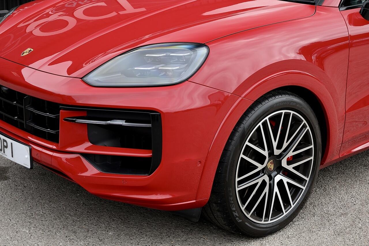Porsche Cayenne view 37