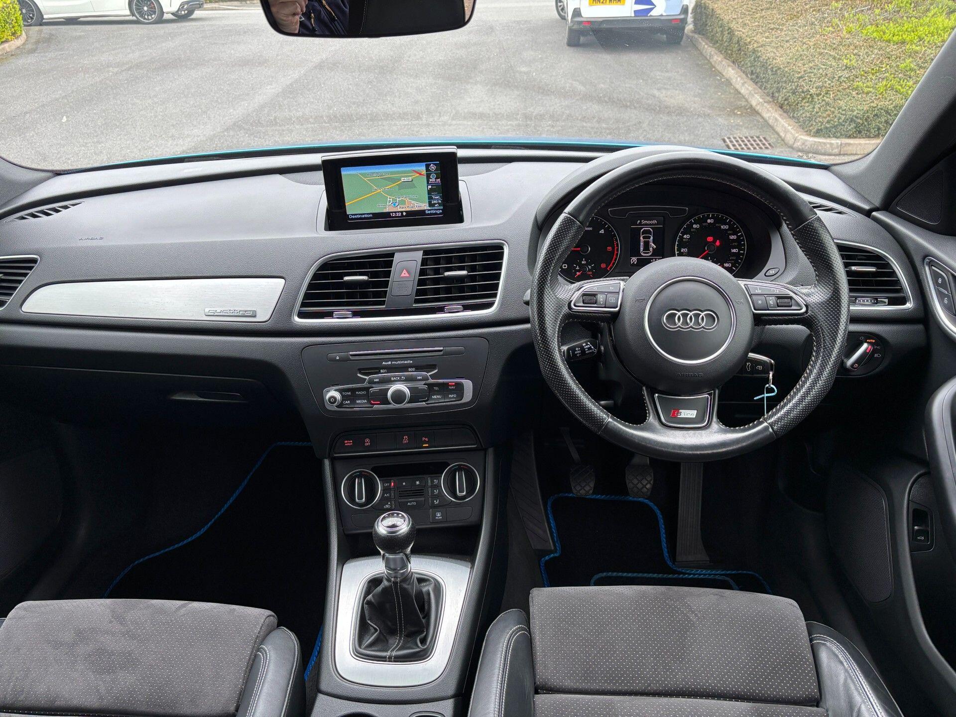 Audi Q3 view 24