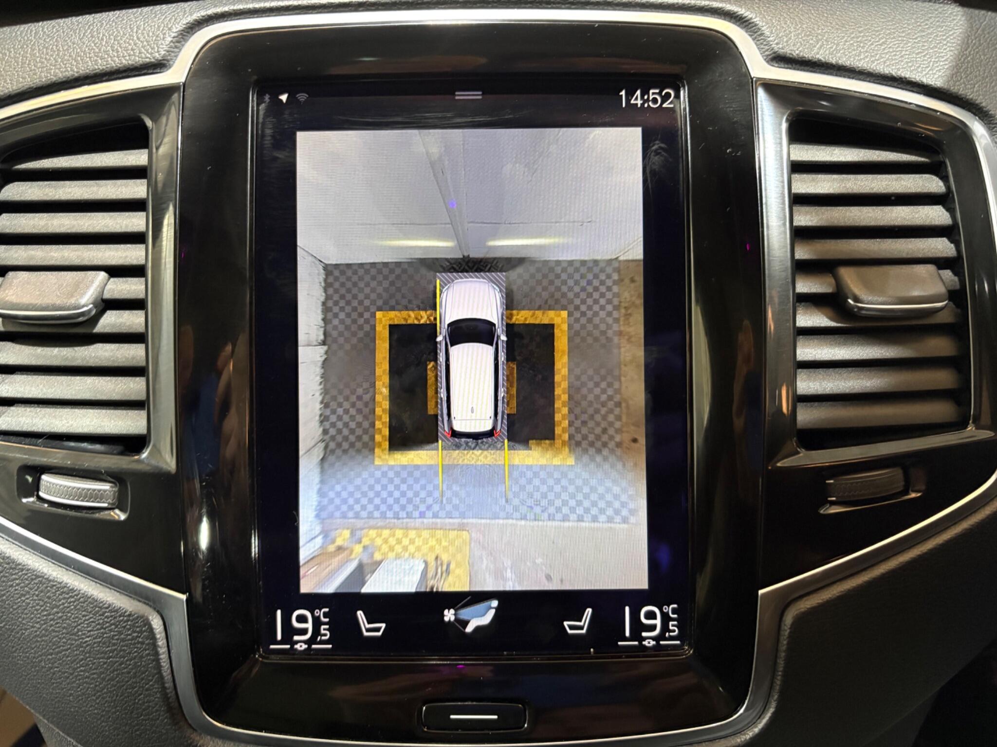 Volvo XC90 view 5