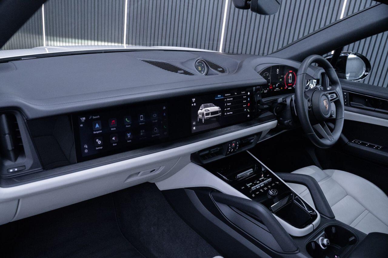 Porsche Cayenne view 37