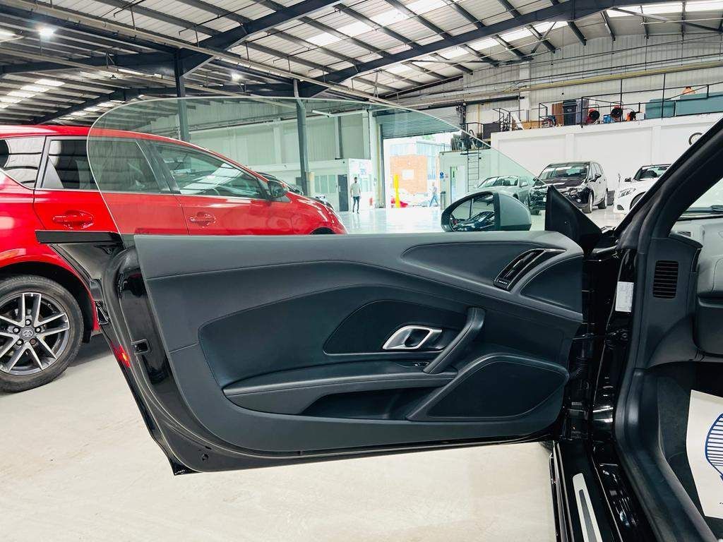 Audi R8 view 26