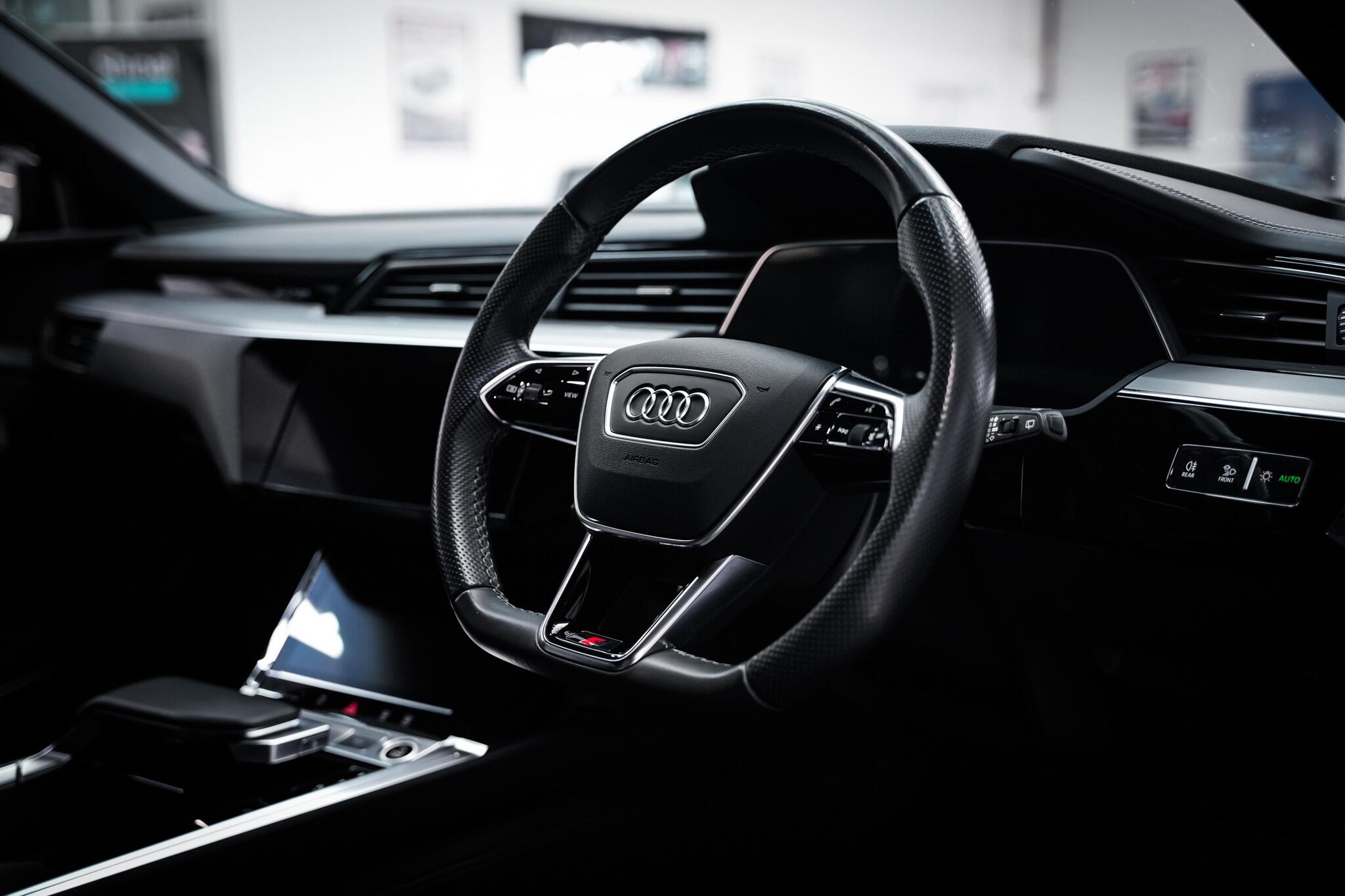 Audi E-Tron view 18