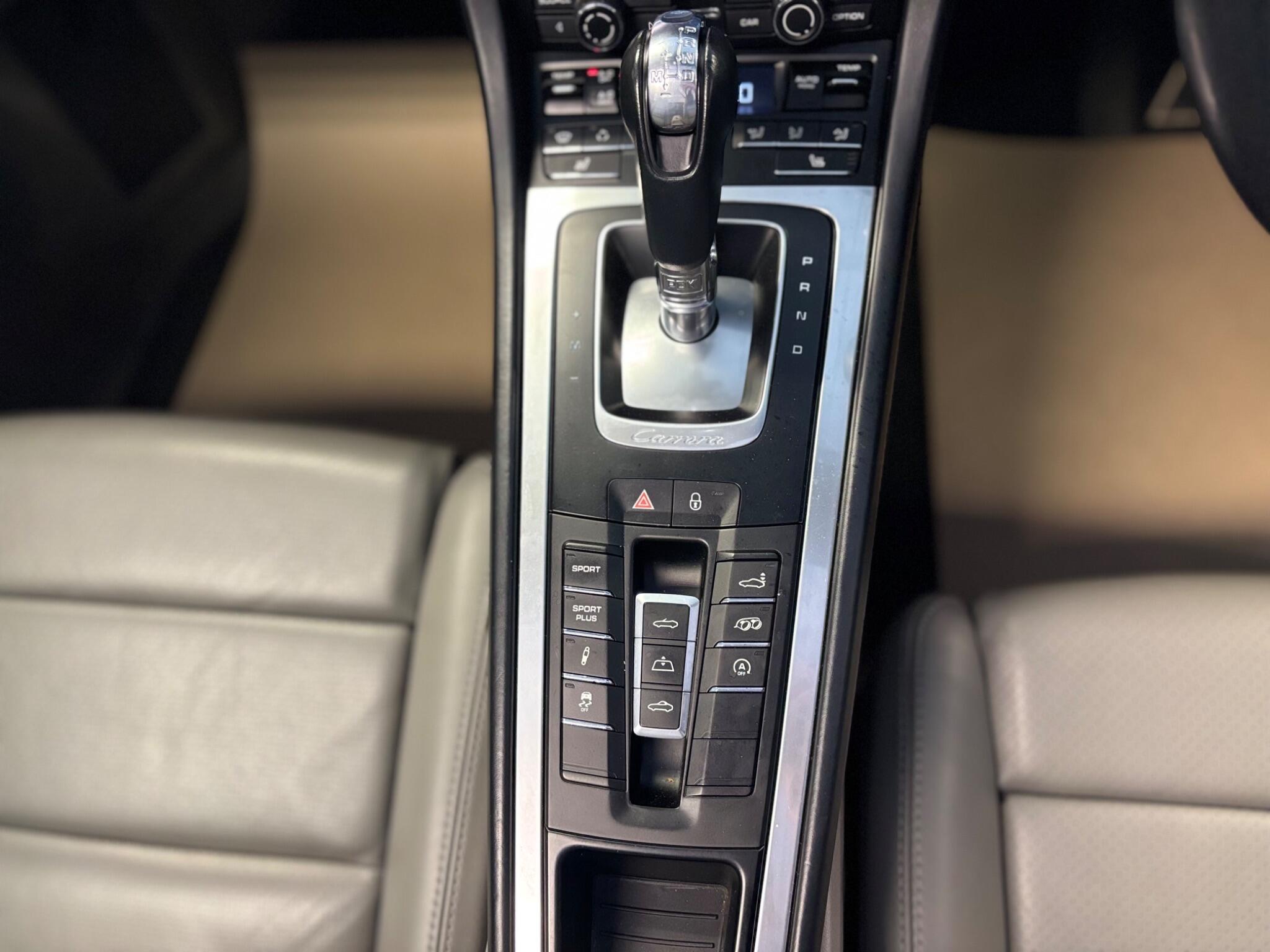 Porsche 911 view 22