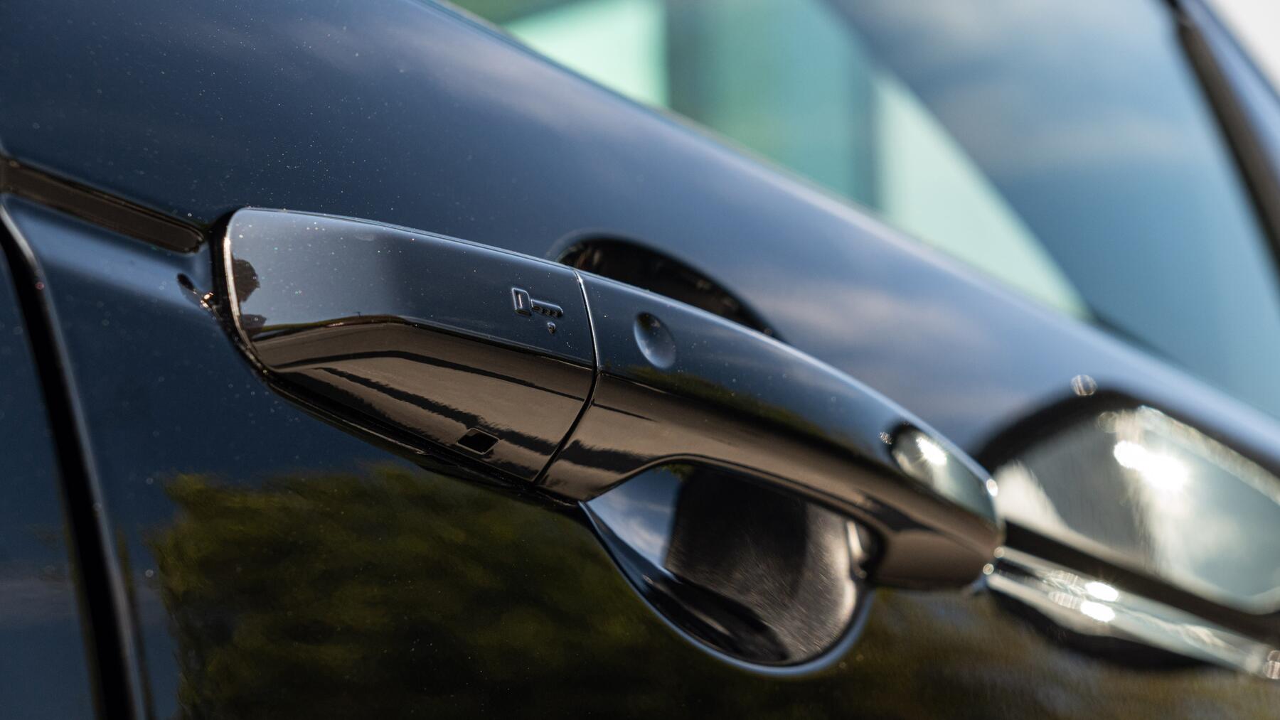 Land Rover Discovery Sport view 89