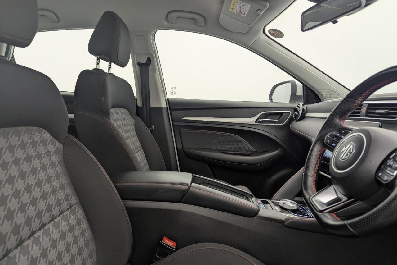 MG ZS view 3