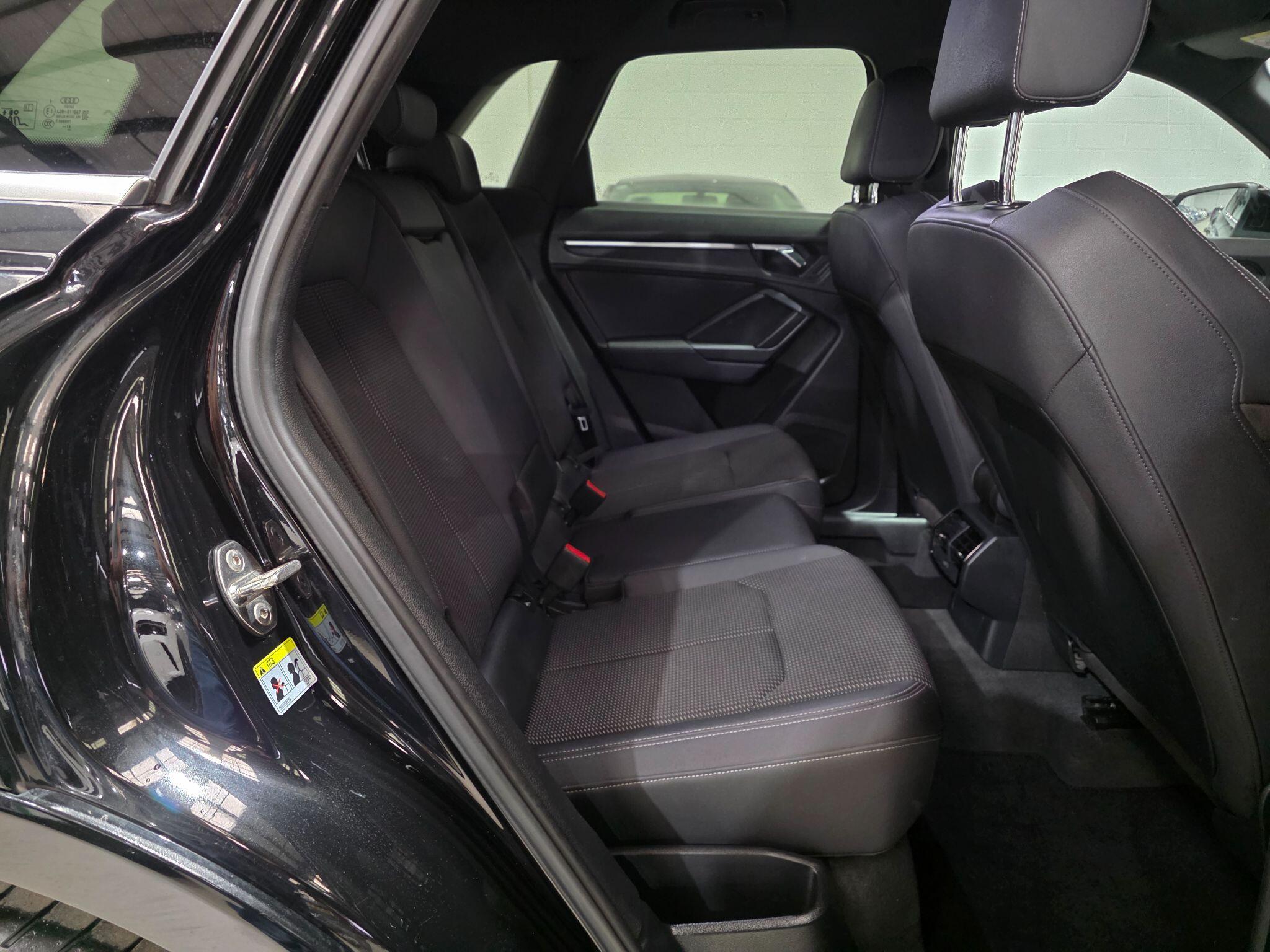 Audi Q3 view 24