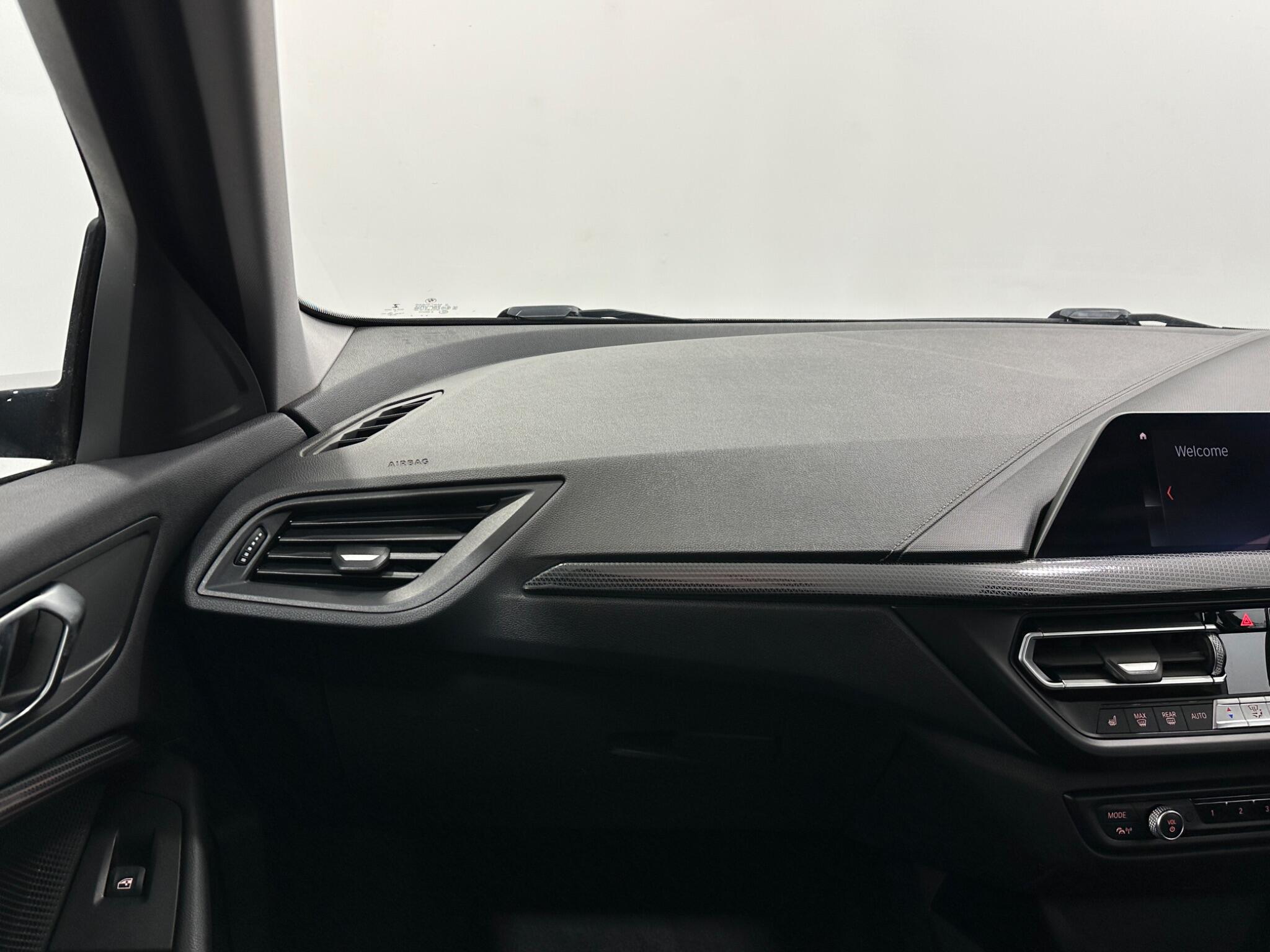 BMW 1 Series view 30