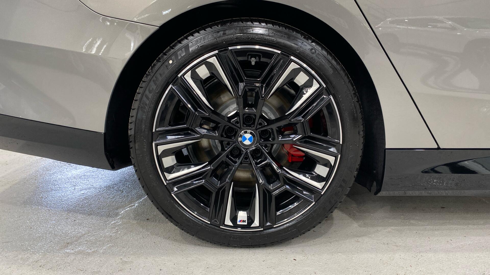 BMW i5 view 31