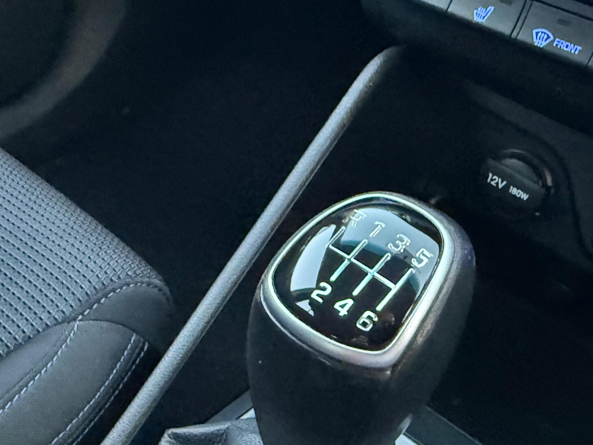 Hyundai TUCSON 2.0 CRDi Premium SE 4WD Euro 6 5dr — photo 34 of 102