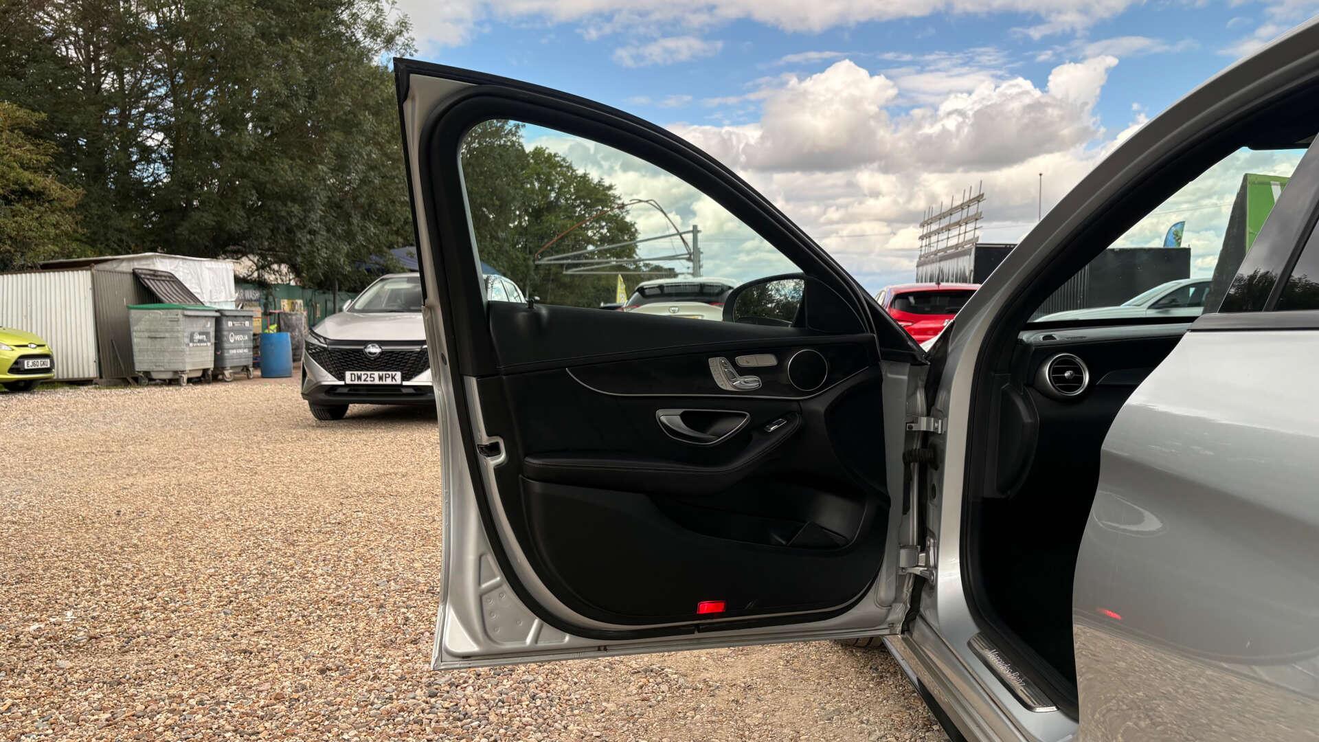 Mercedes-Benz C-Class view 44