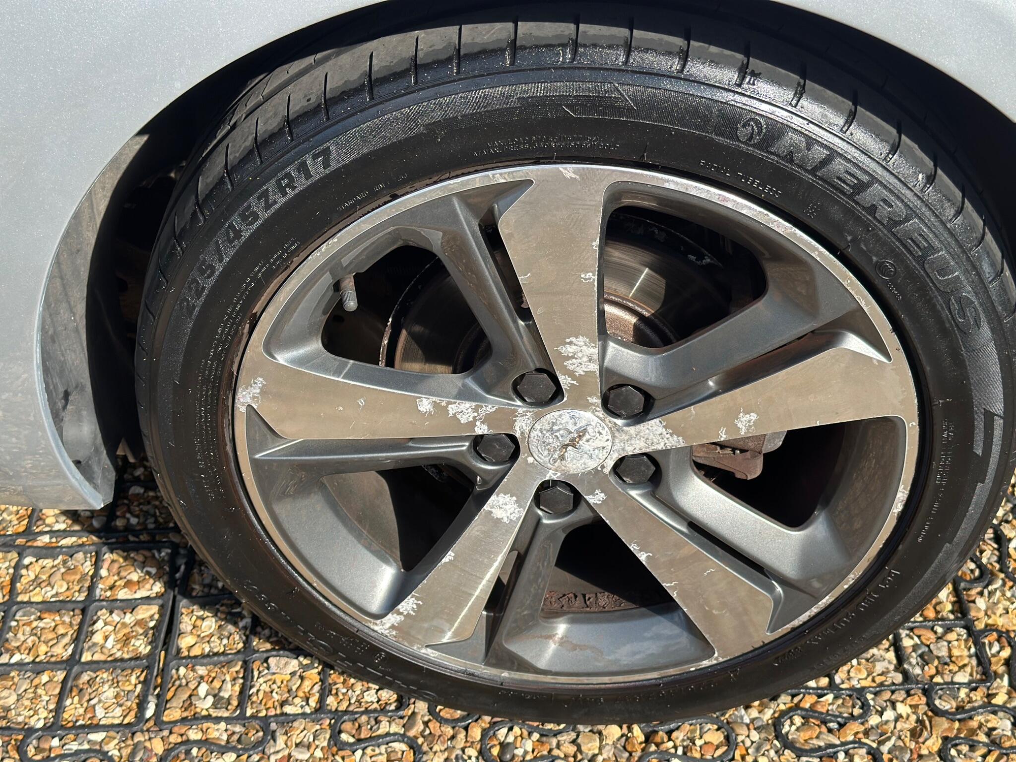 Peugeot 308 view 45