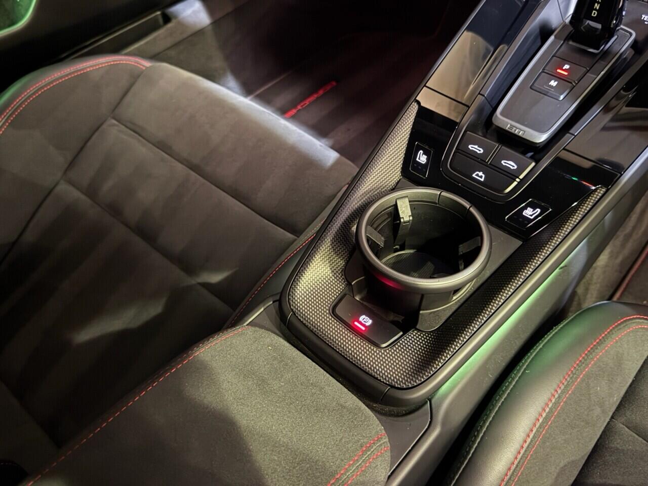 Porsche 911 view 18