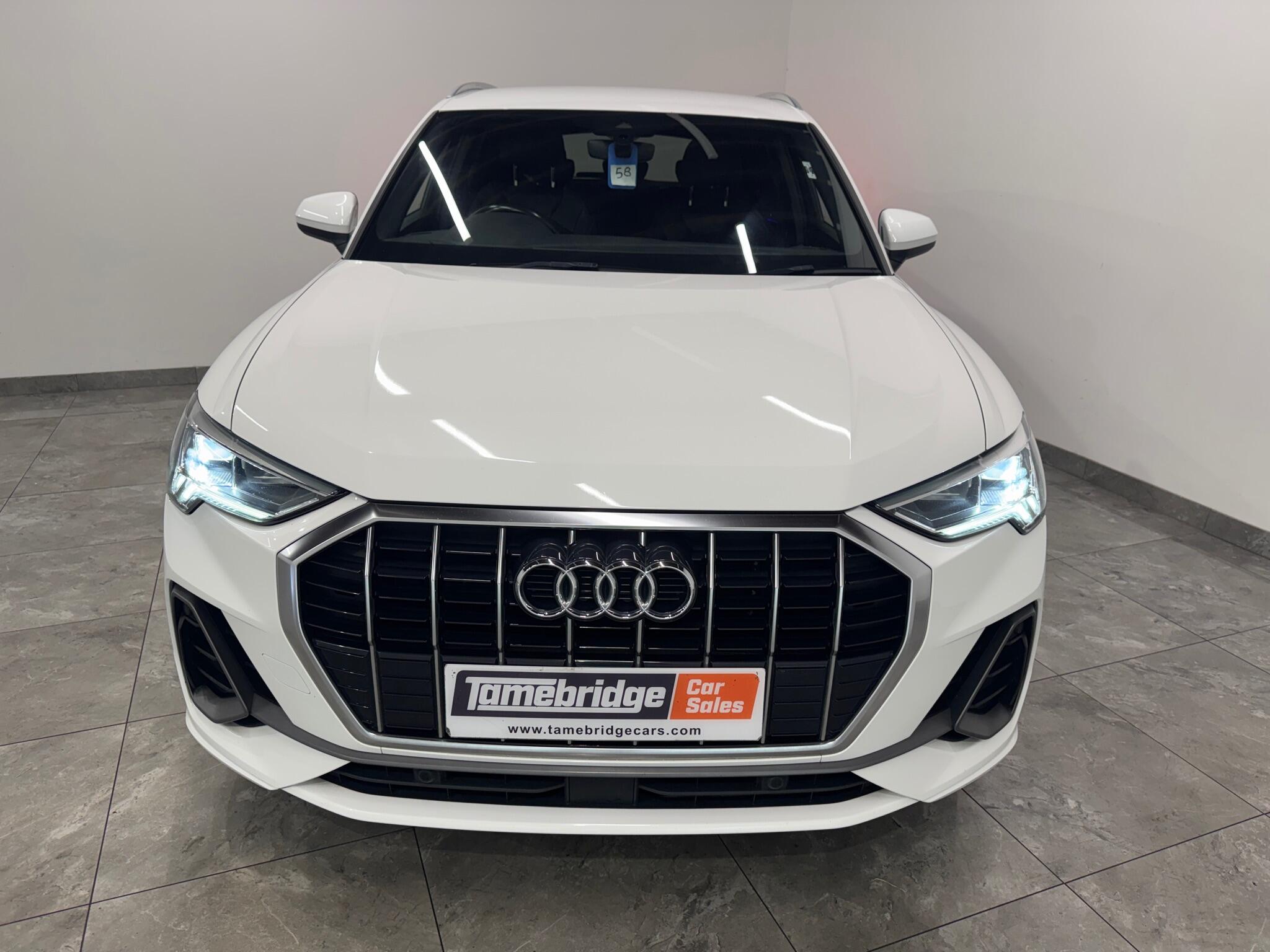 Audi Q3 view 3