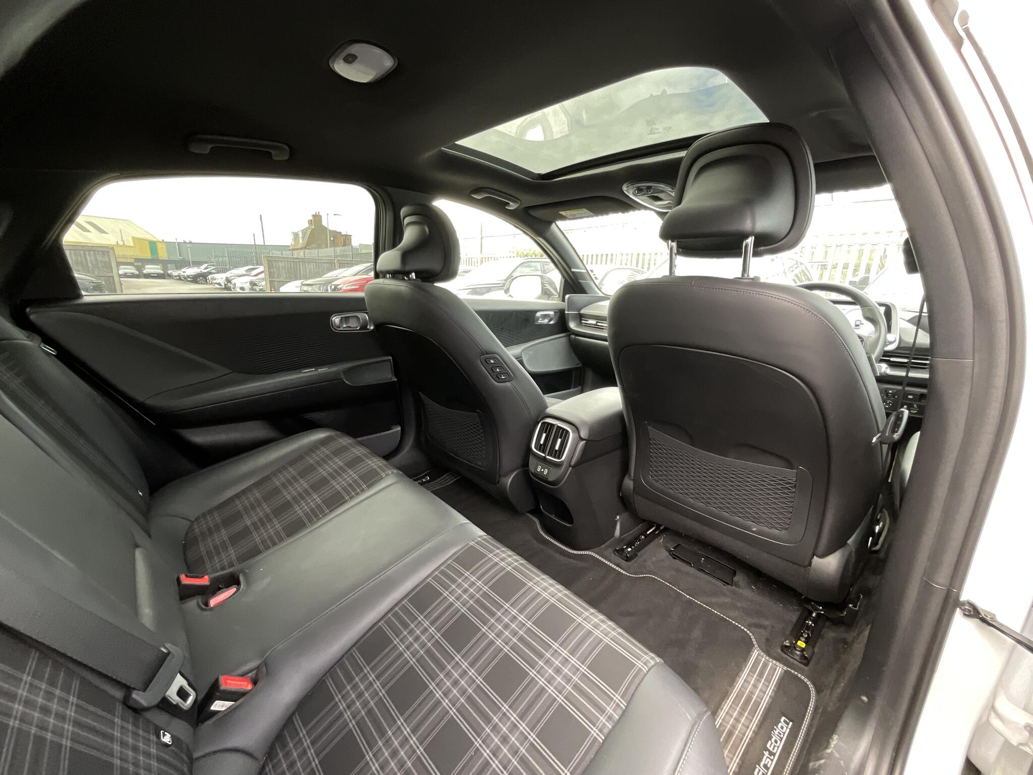 Hyundai Ioniq 6 view 10