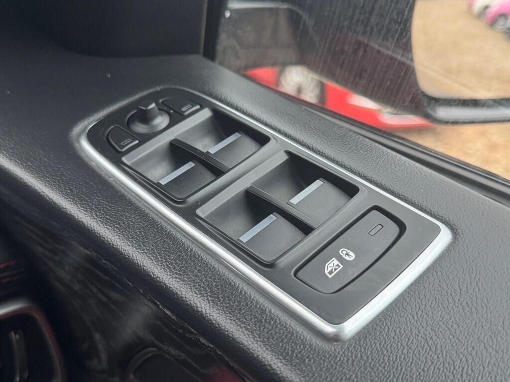 Jaguar F-Pace view 35