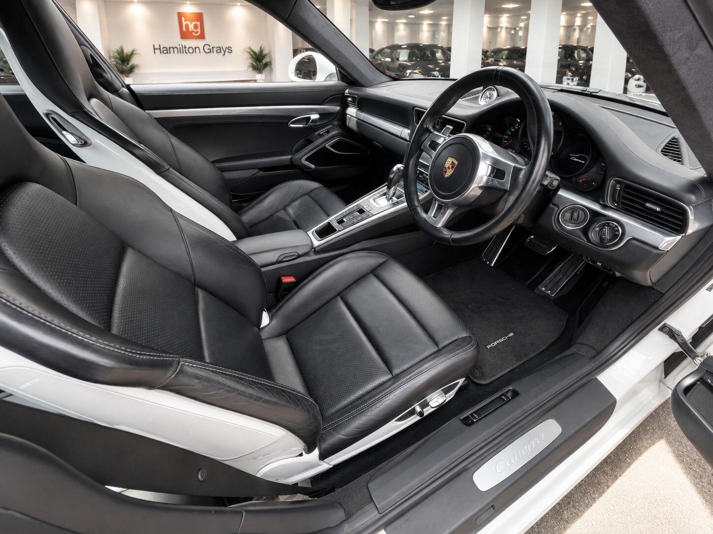 Porsche 911 view 4
