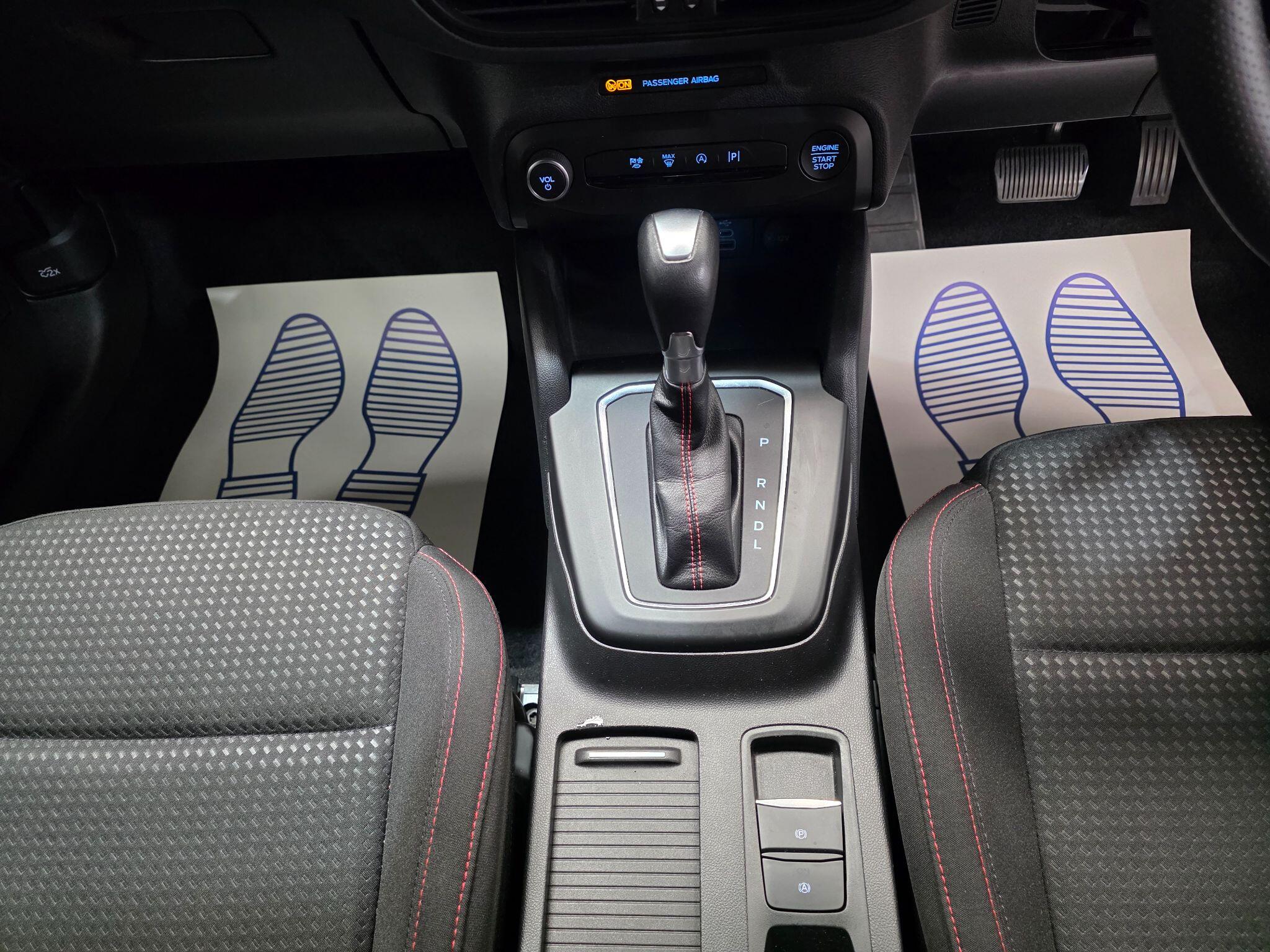 Ford Focus view 9