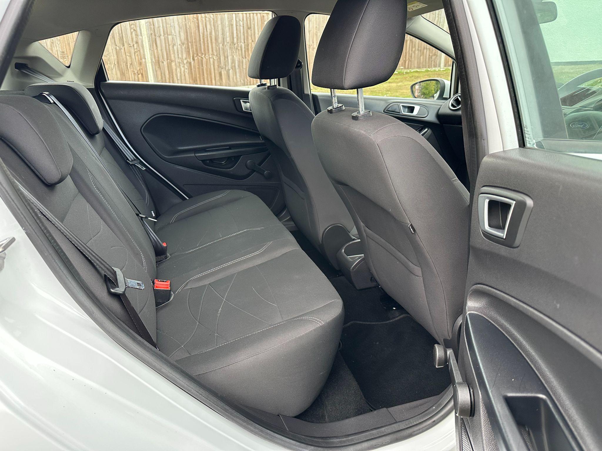 2014 Ford Fiesta image 31