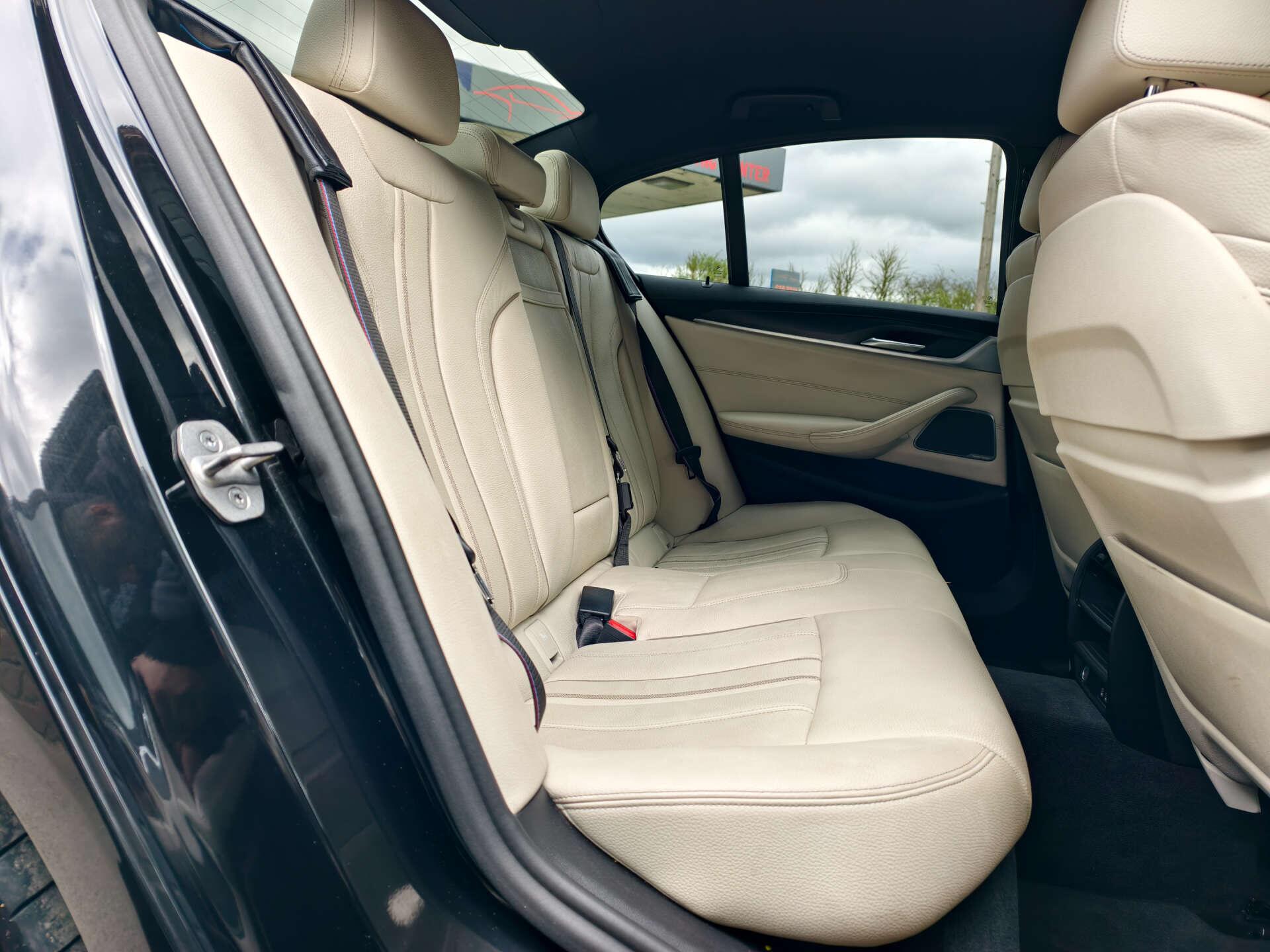 BMW 5 Series view 20