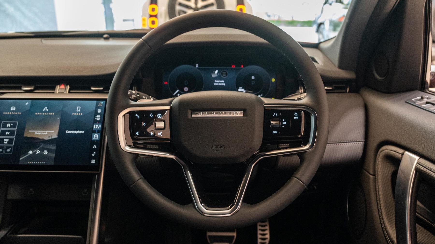 Land Rover Discovery Sport view 19