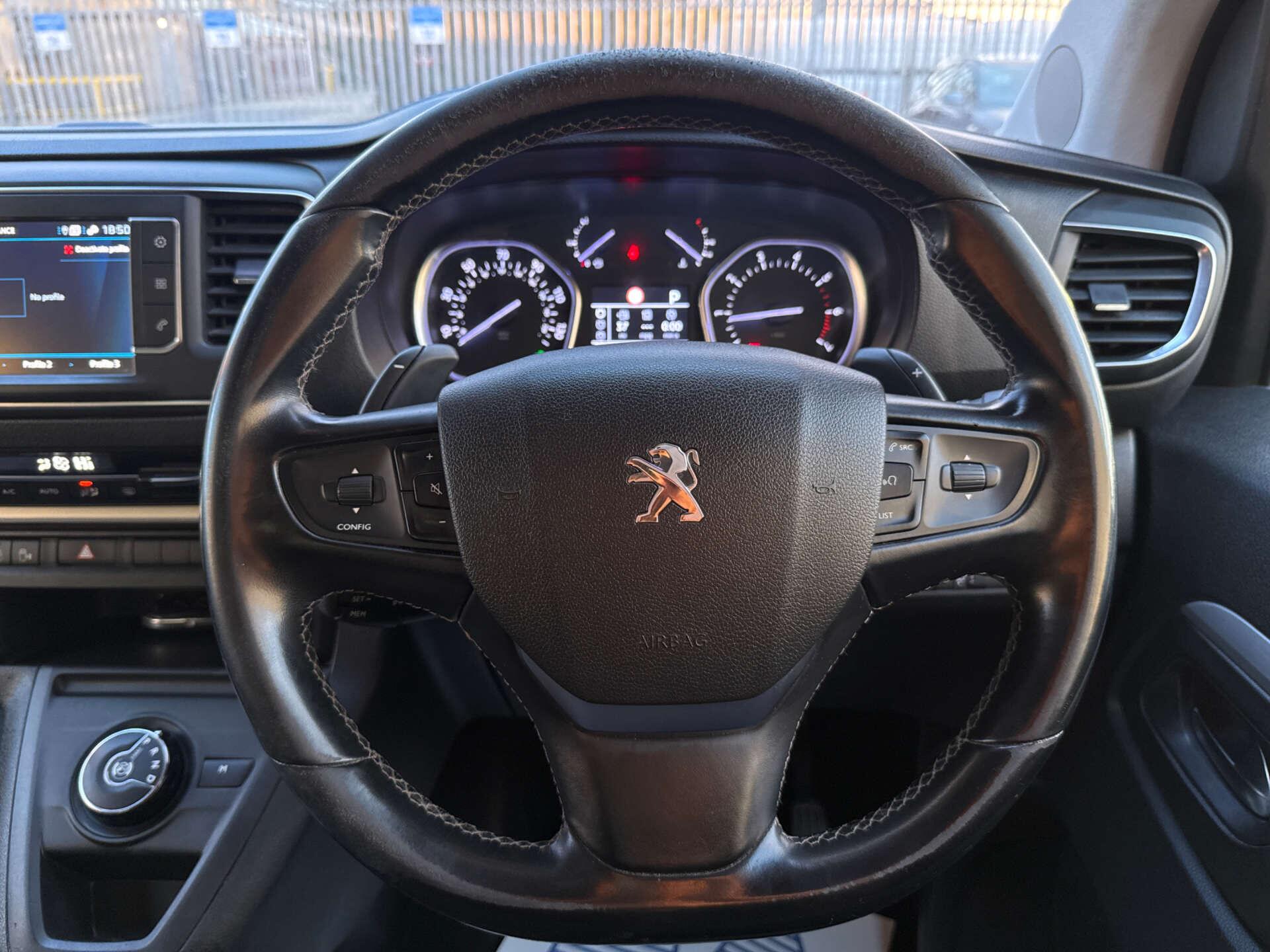 Peugeot Traveller view 41
