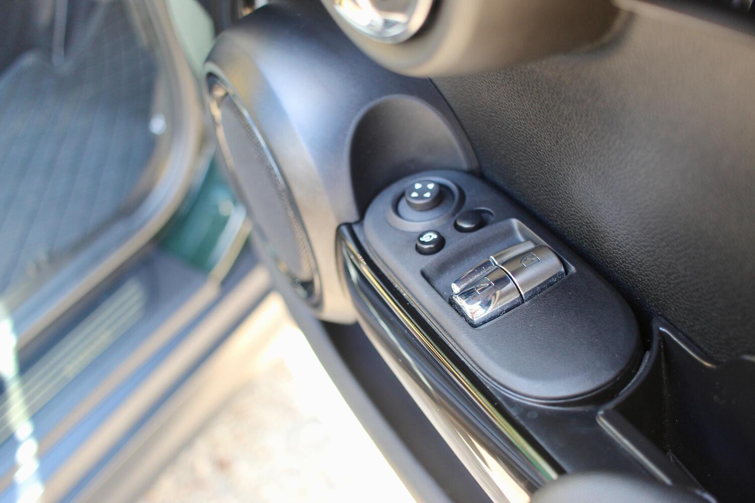 Mini Hatch view 26