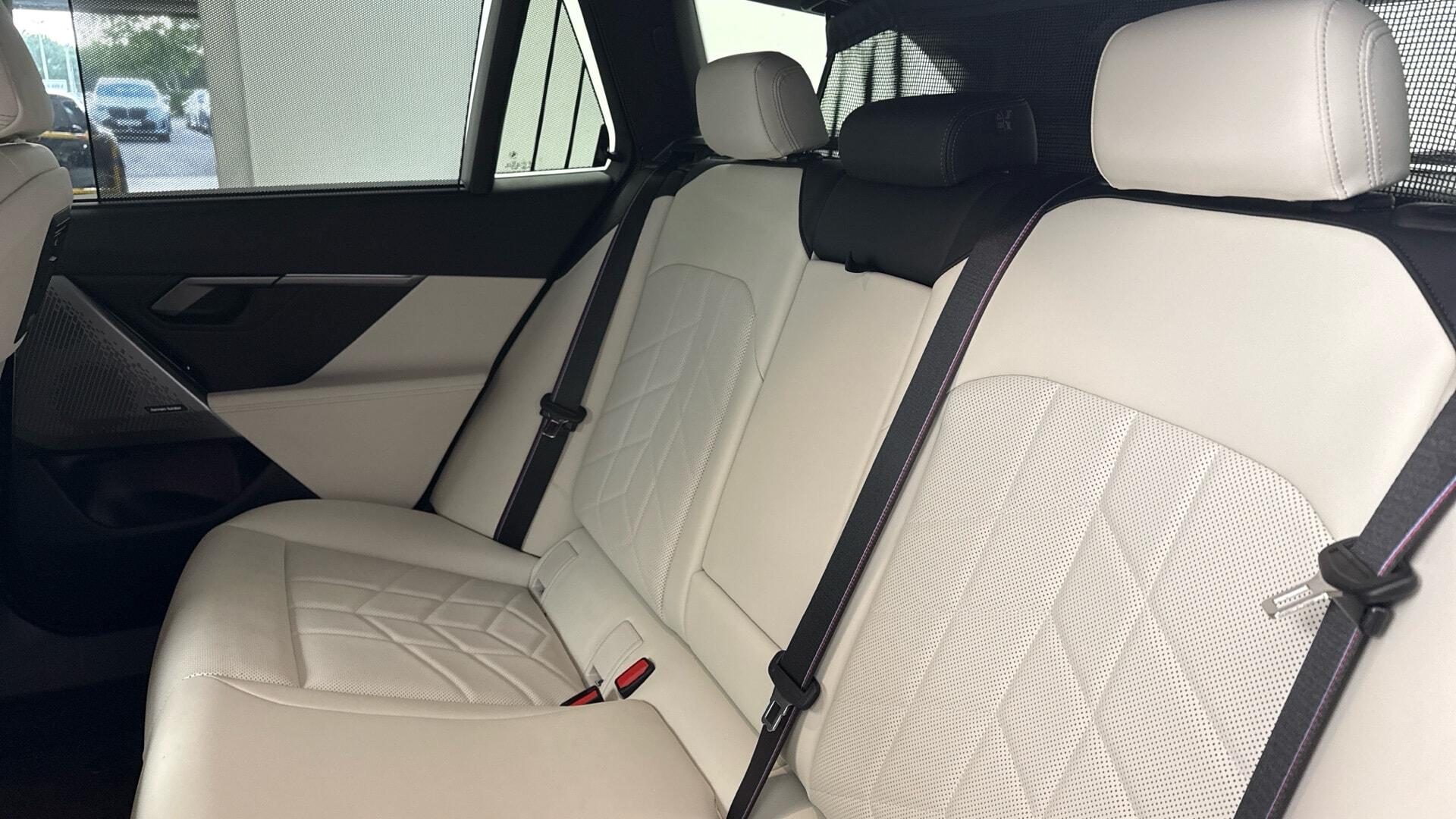 BMW i5 view 12
