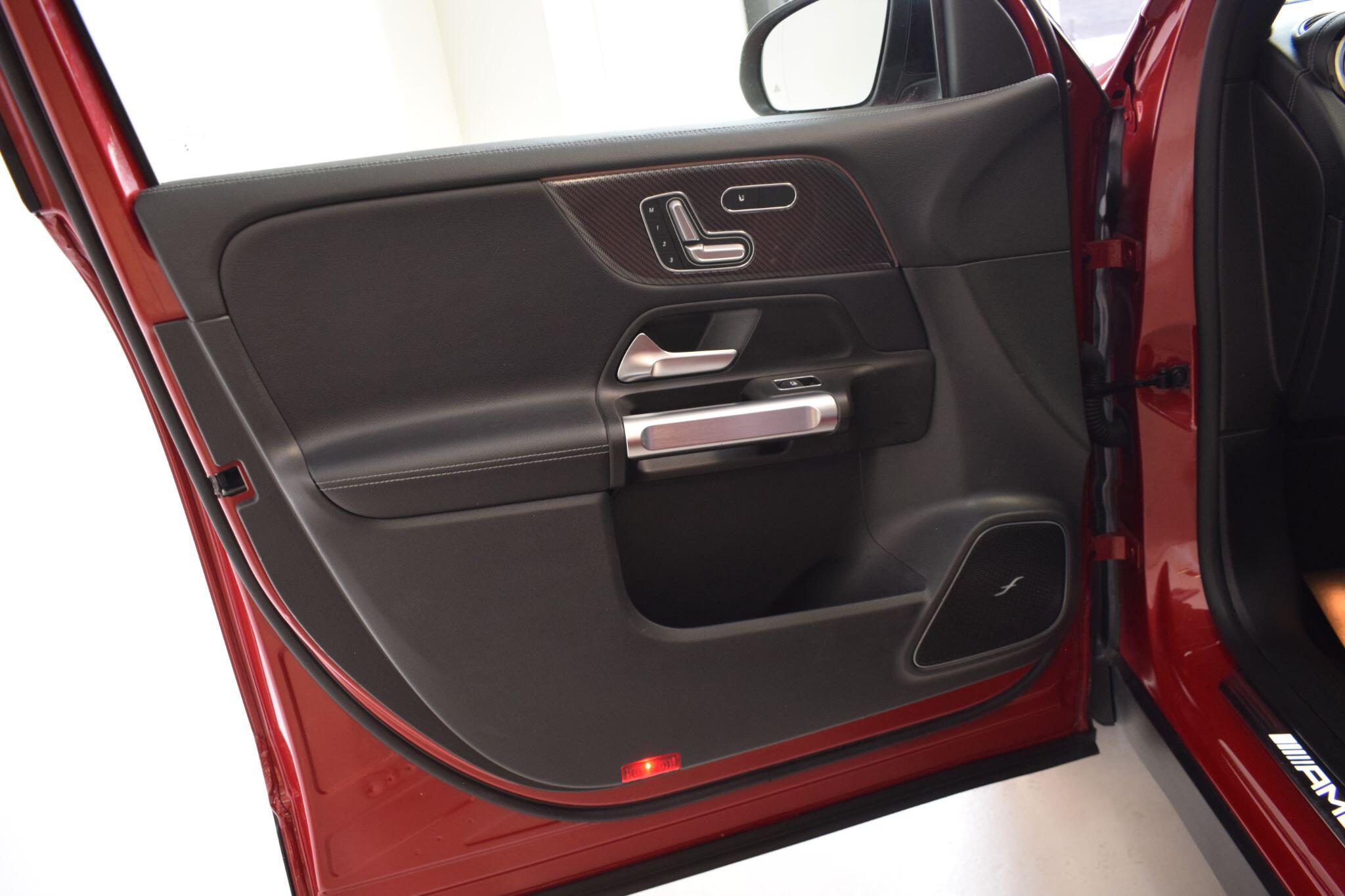 Mercedes-Benz GLB view 18