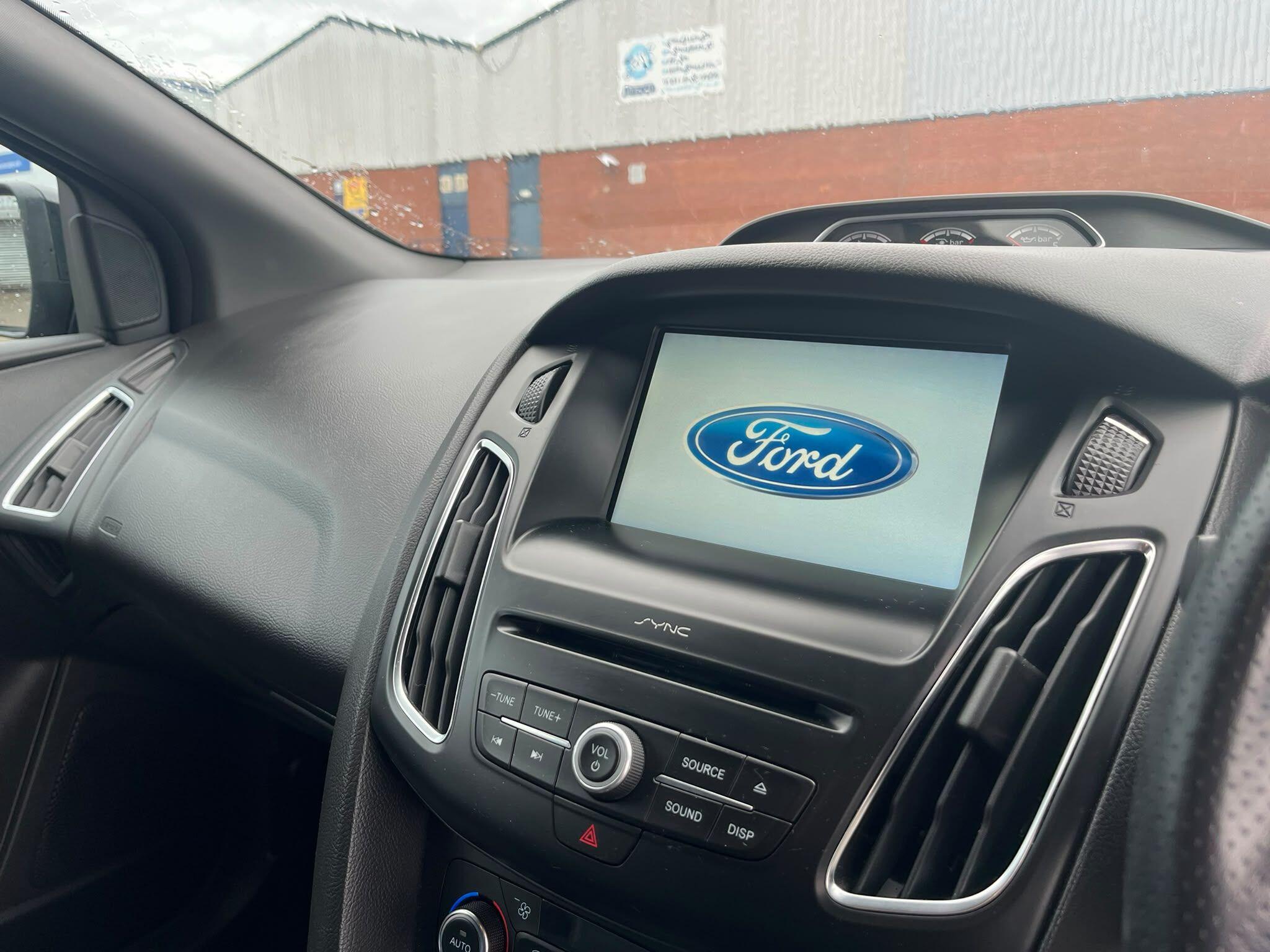 Ford Focus view 18