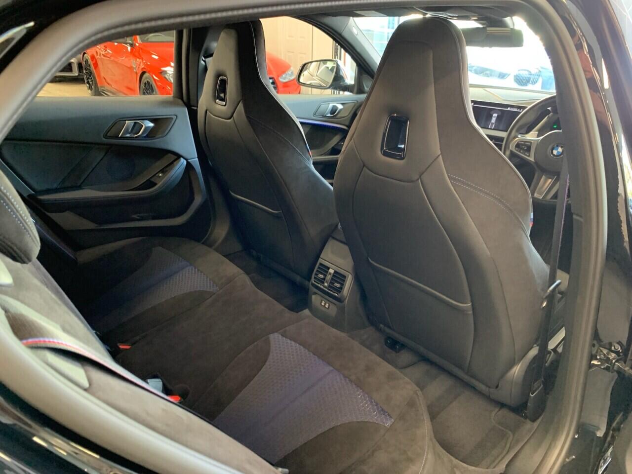 BMW 1 Series view 25