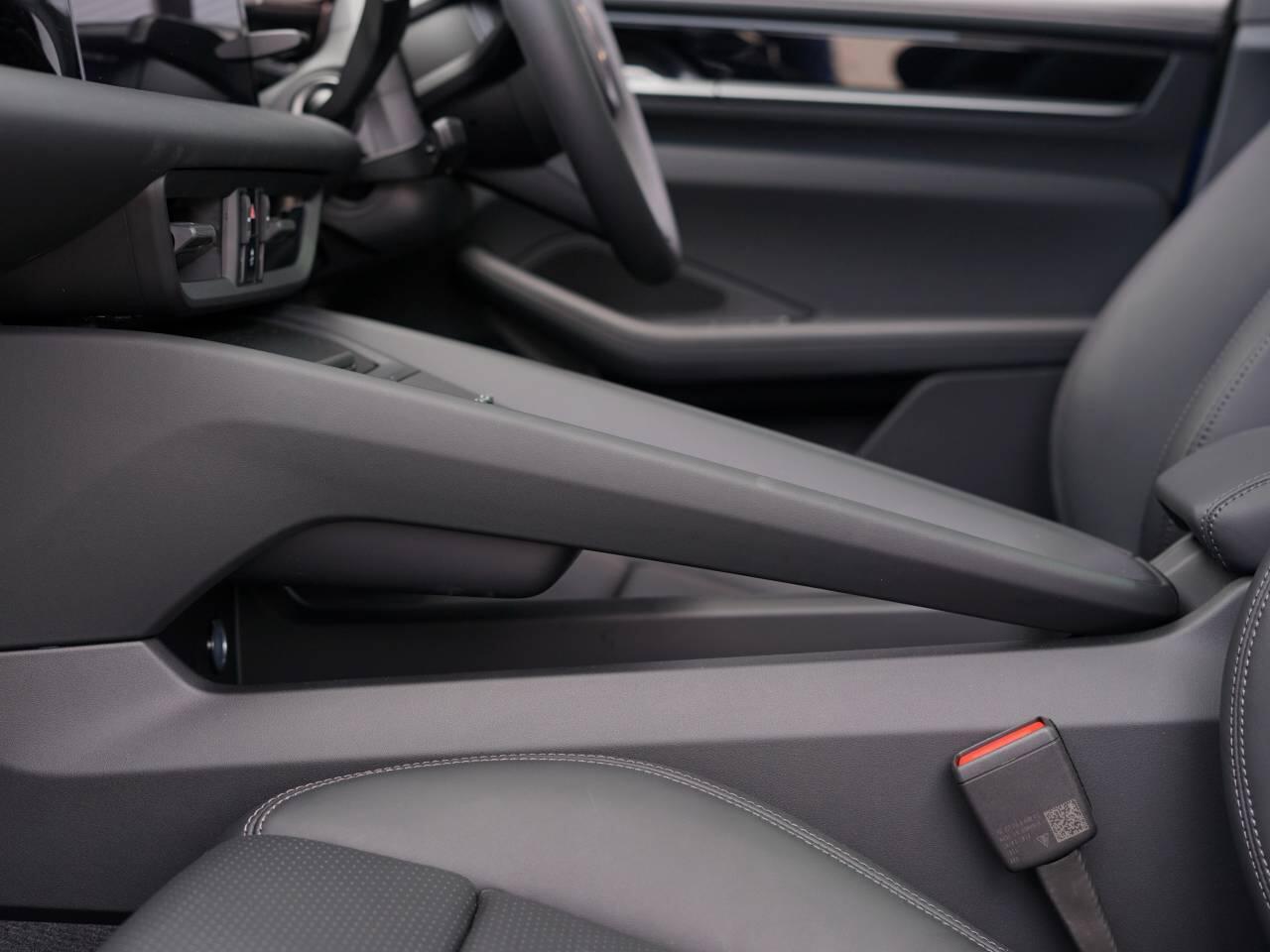 Porsche Macan view 36