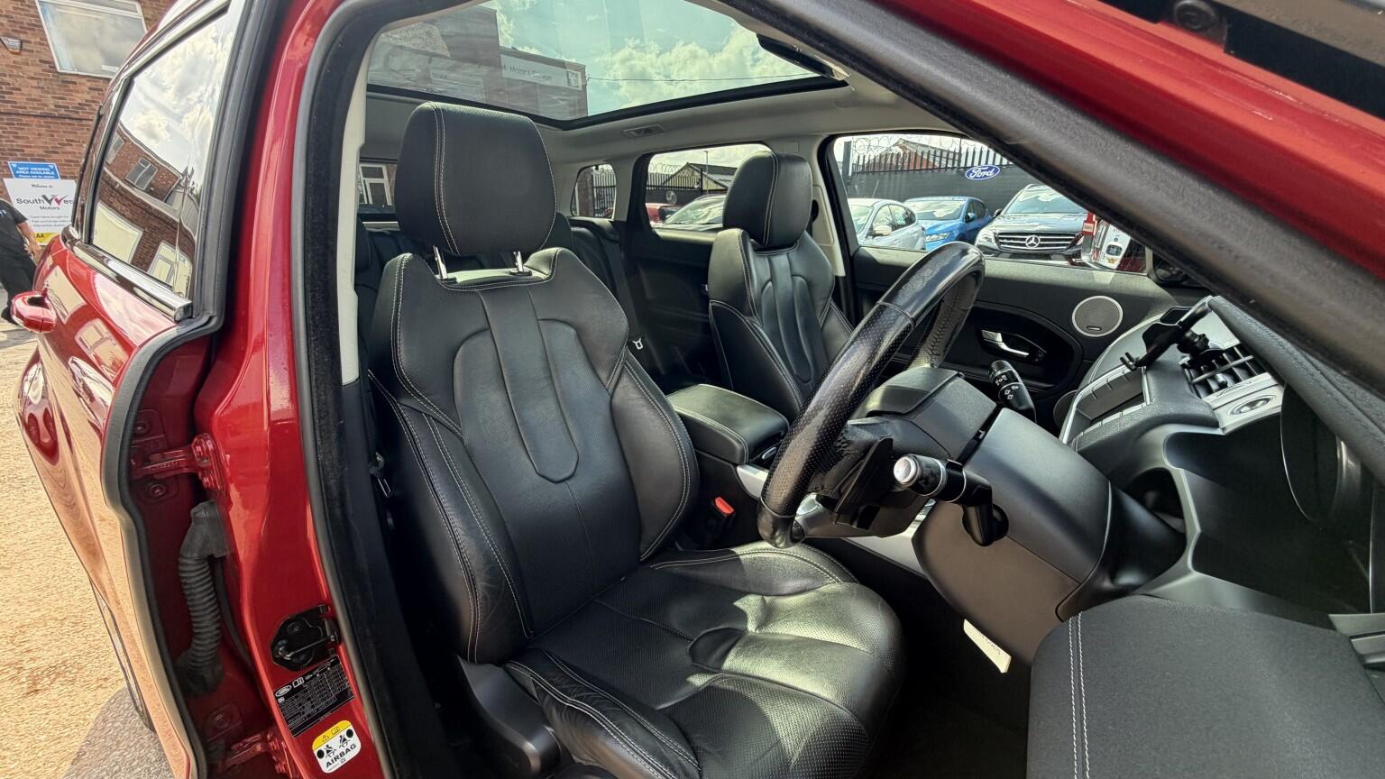 Land Rover Range Rover Evoque view 2
