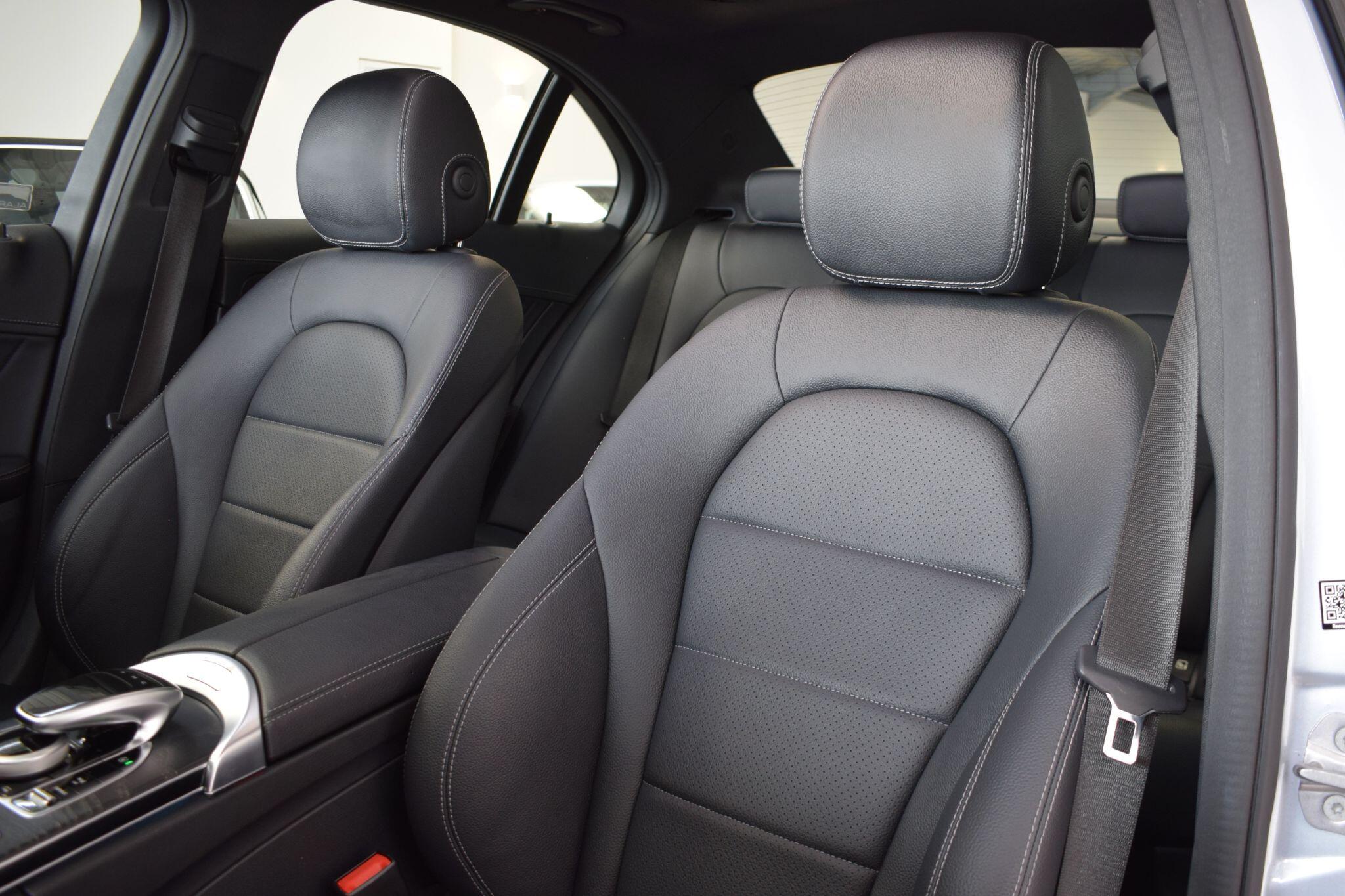Mercedes-Benz C-Class view 14