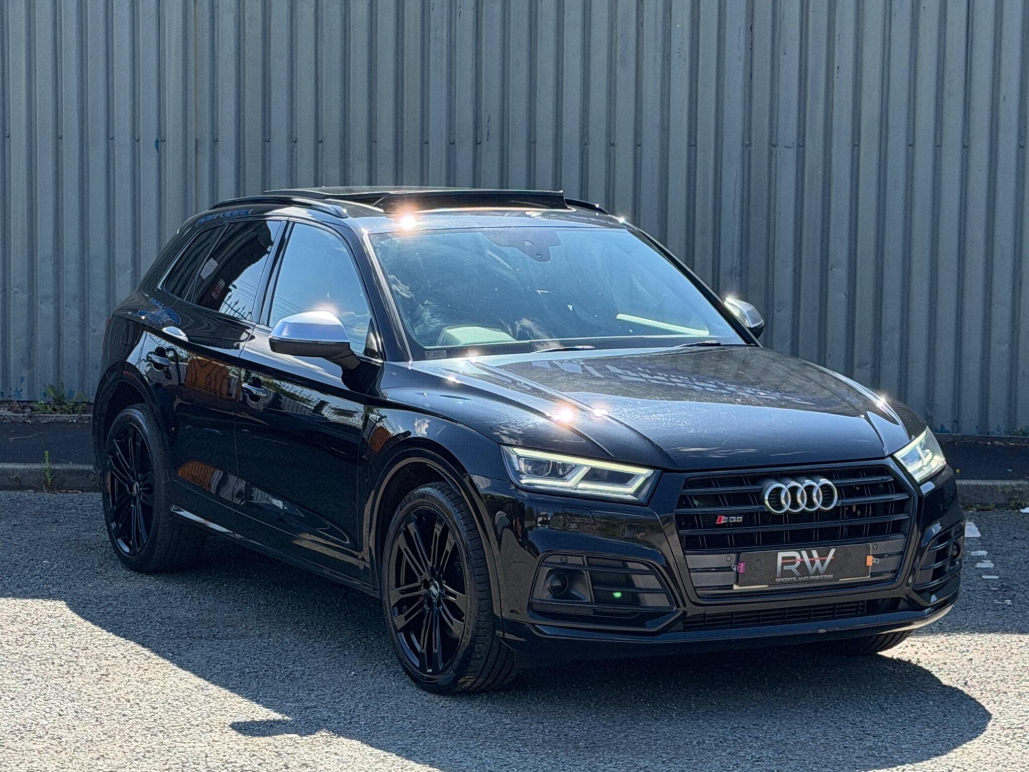 Audi SQ5 view 4