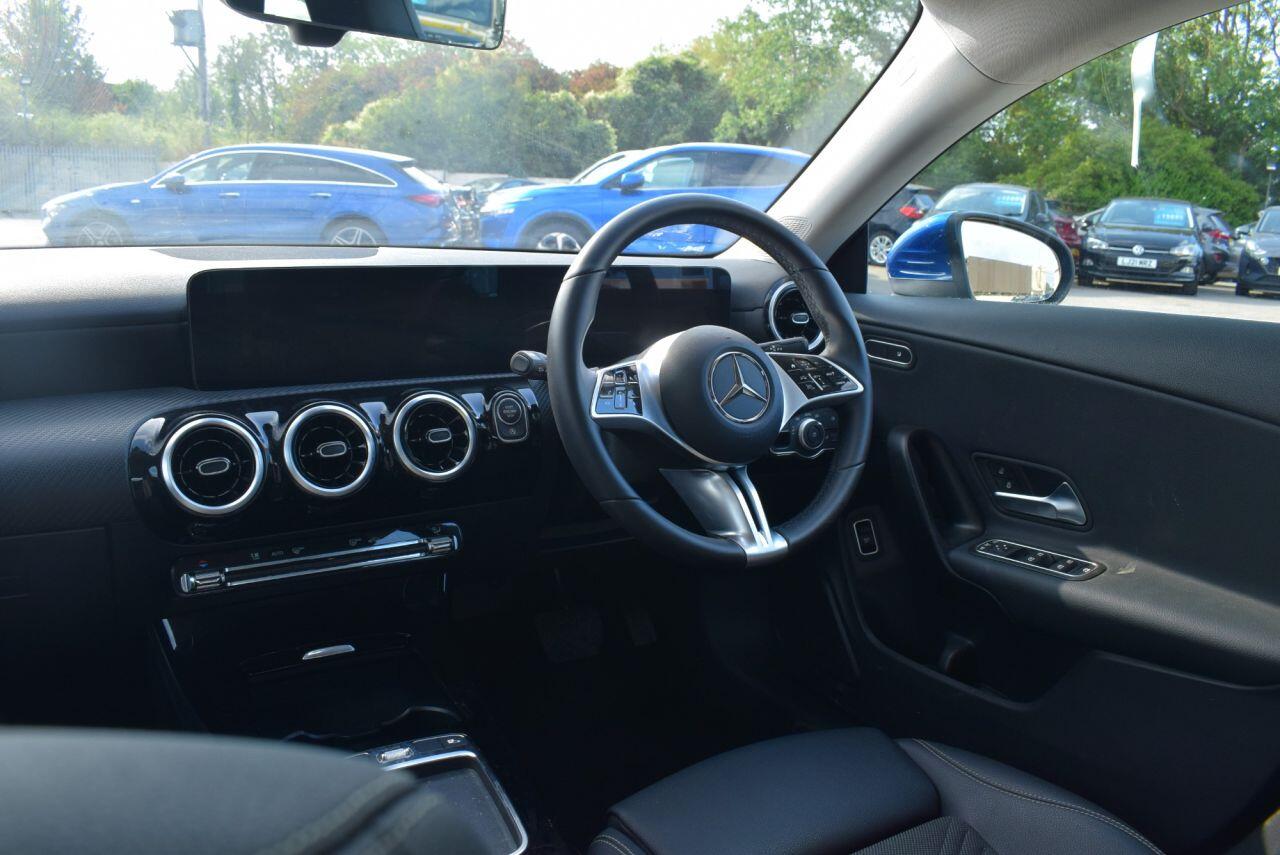 Mercedes-Benz Cla view 3