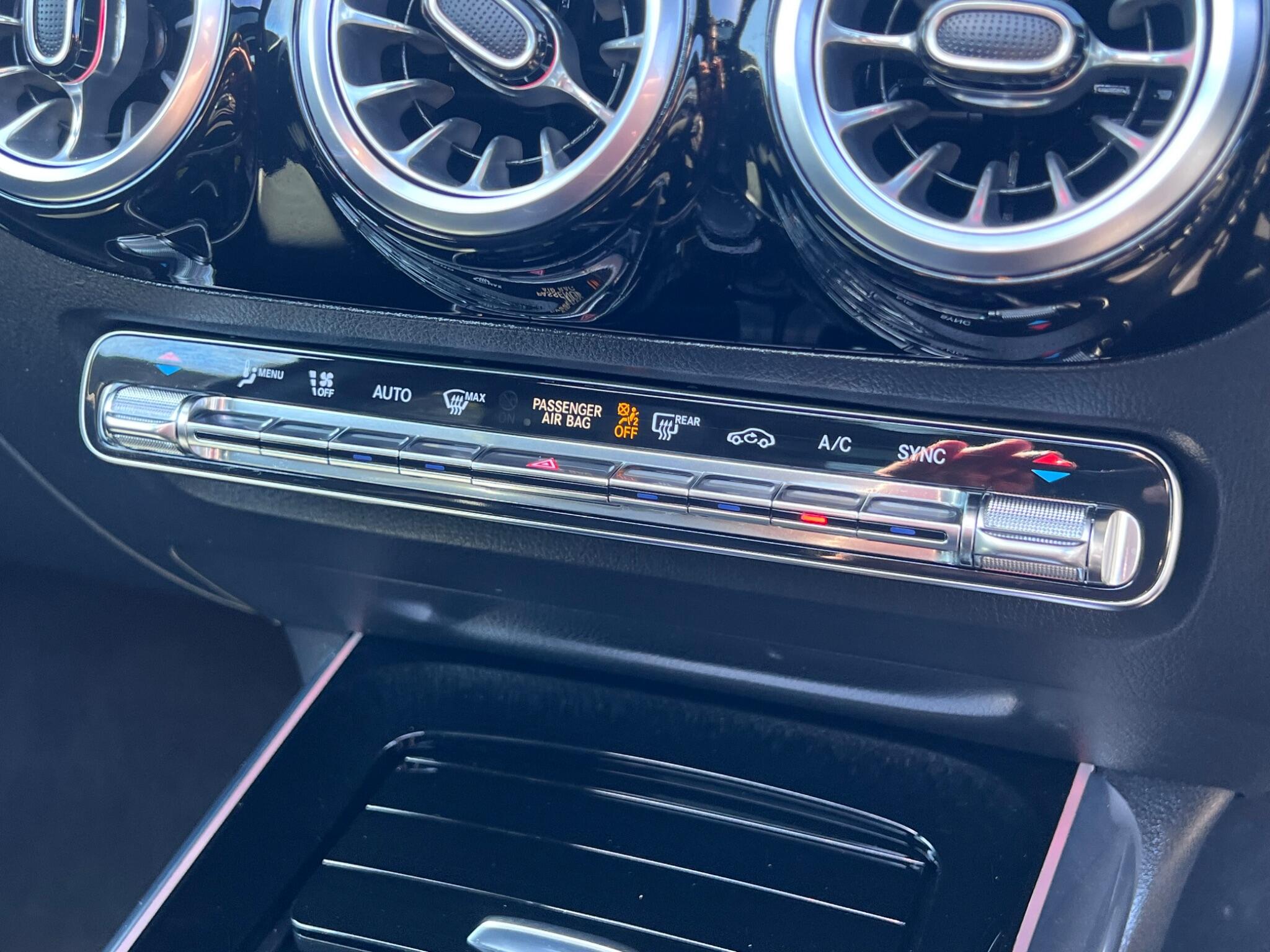 Mercedes-Benz Gla view 28