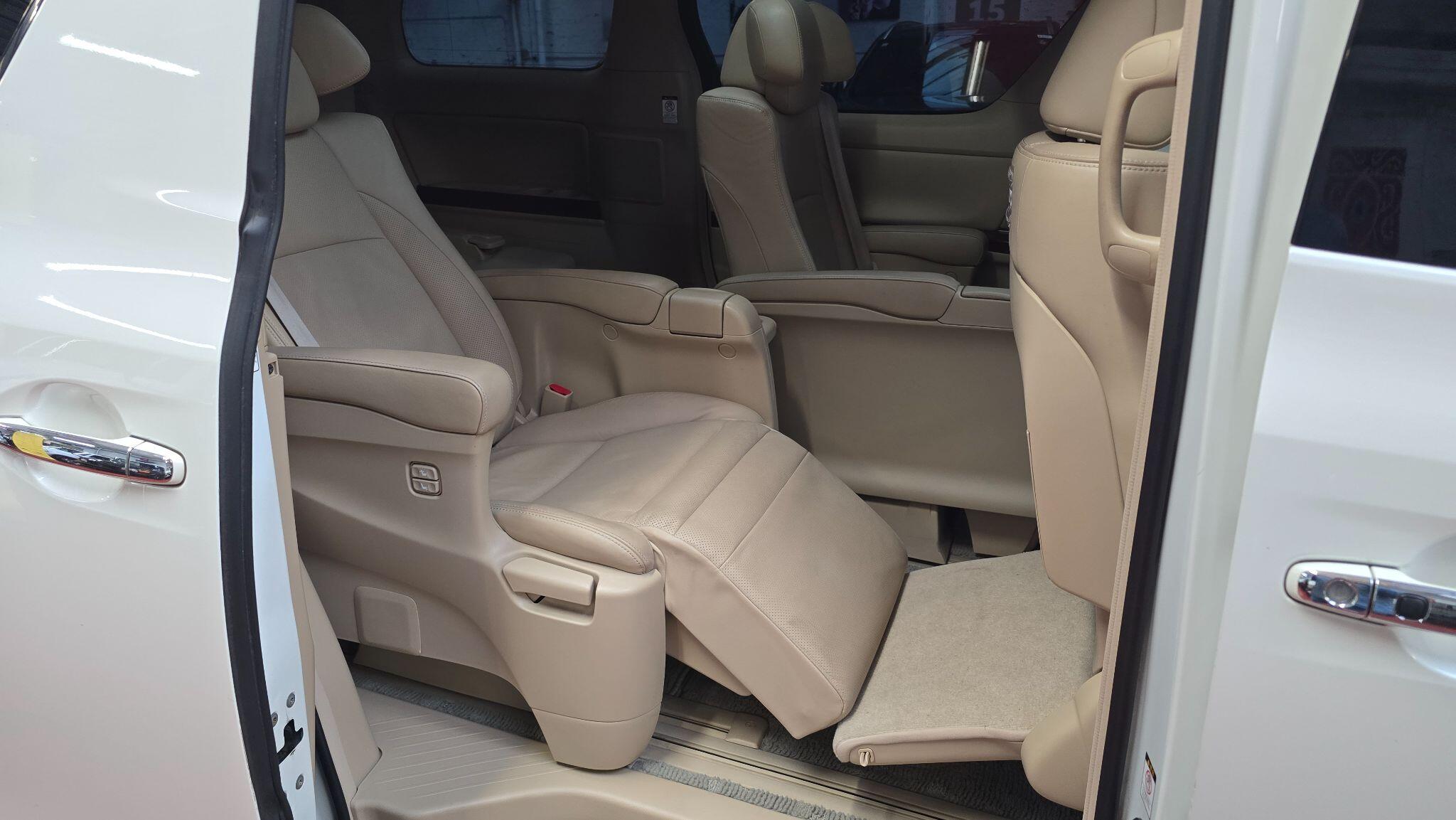Toyota Vellfire view 21
