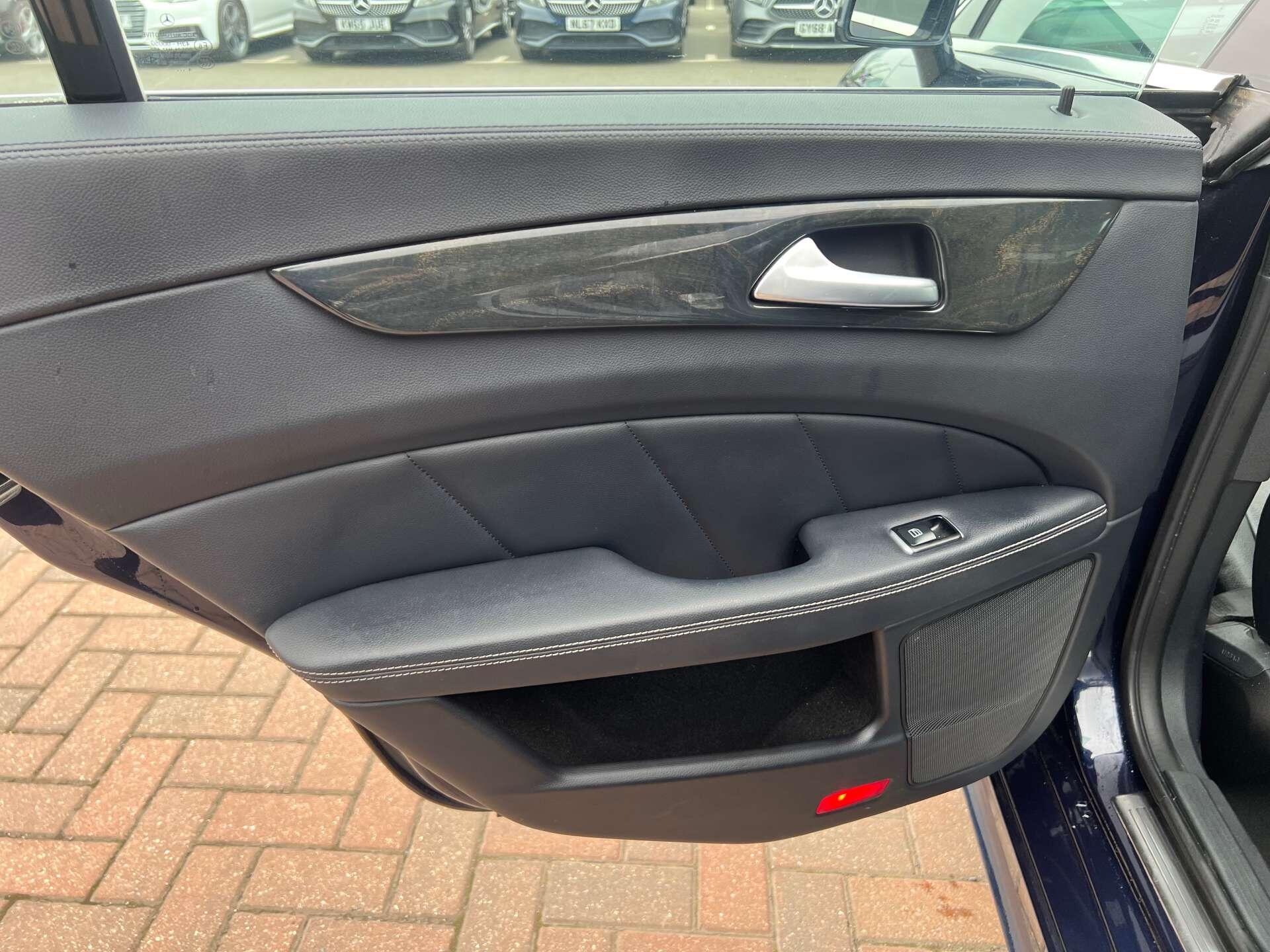 Mercedes-Benz CLS view 38