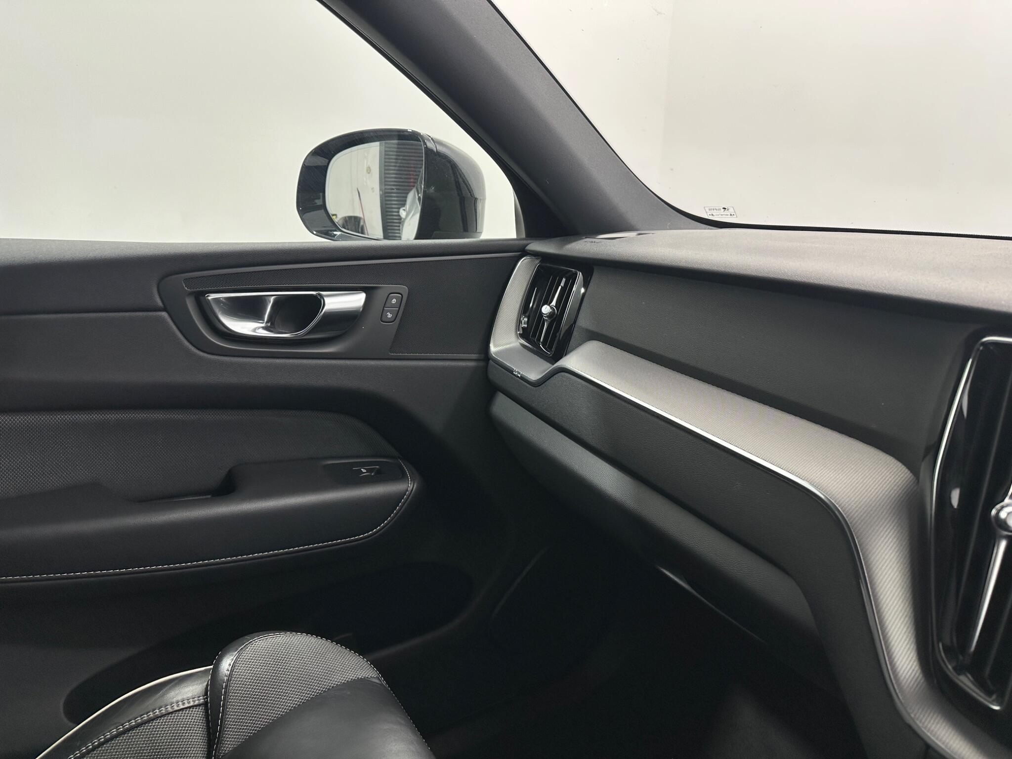 Volvo XC60 view 26