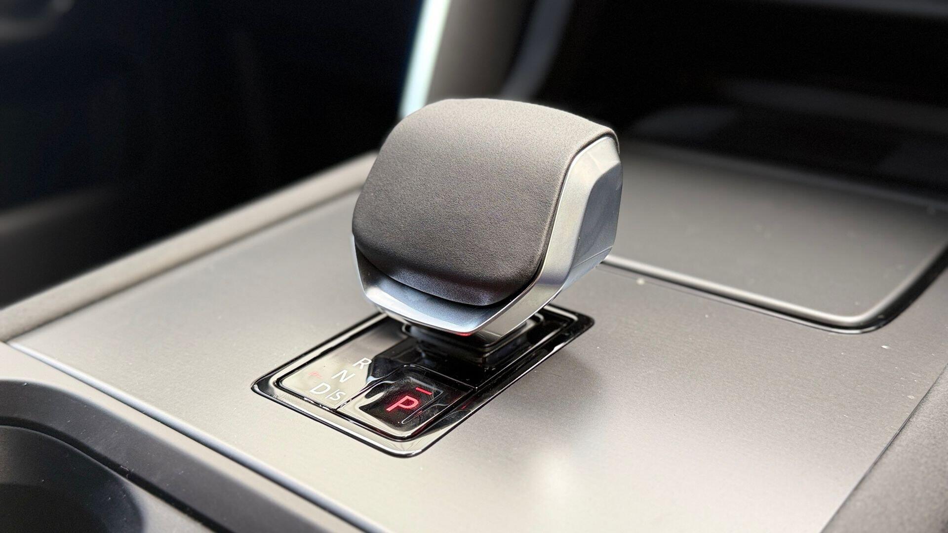 Land Rover Discovery Sport view 14